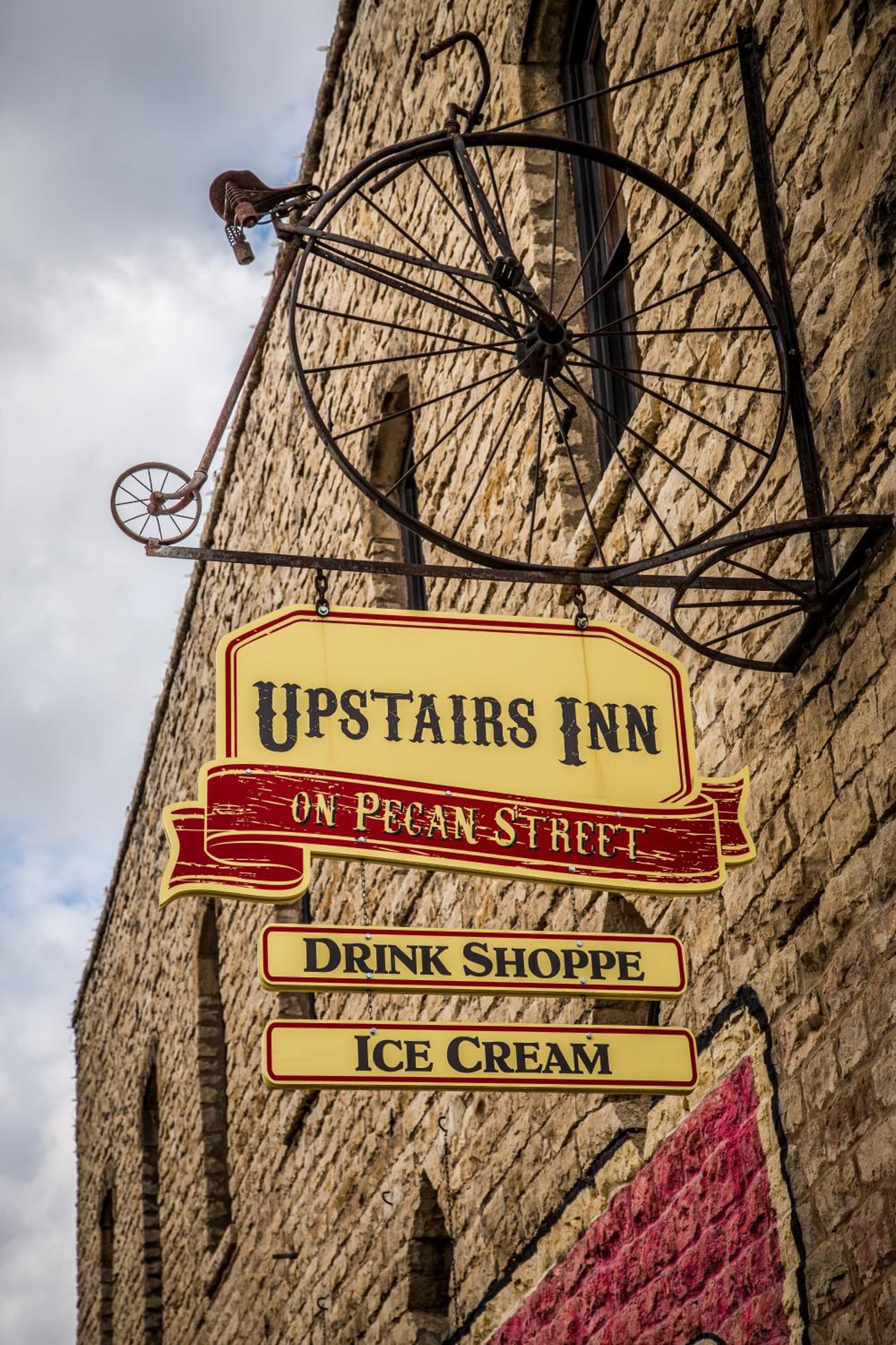Upstairs Inn - Property Image 4