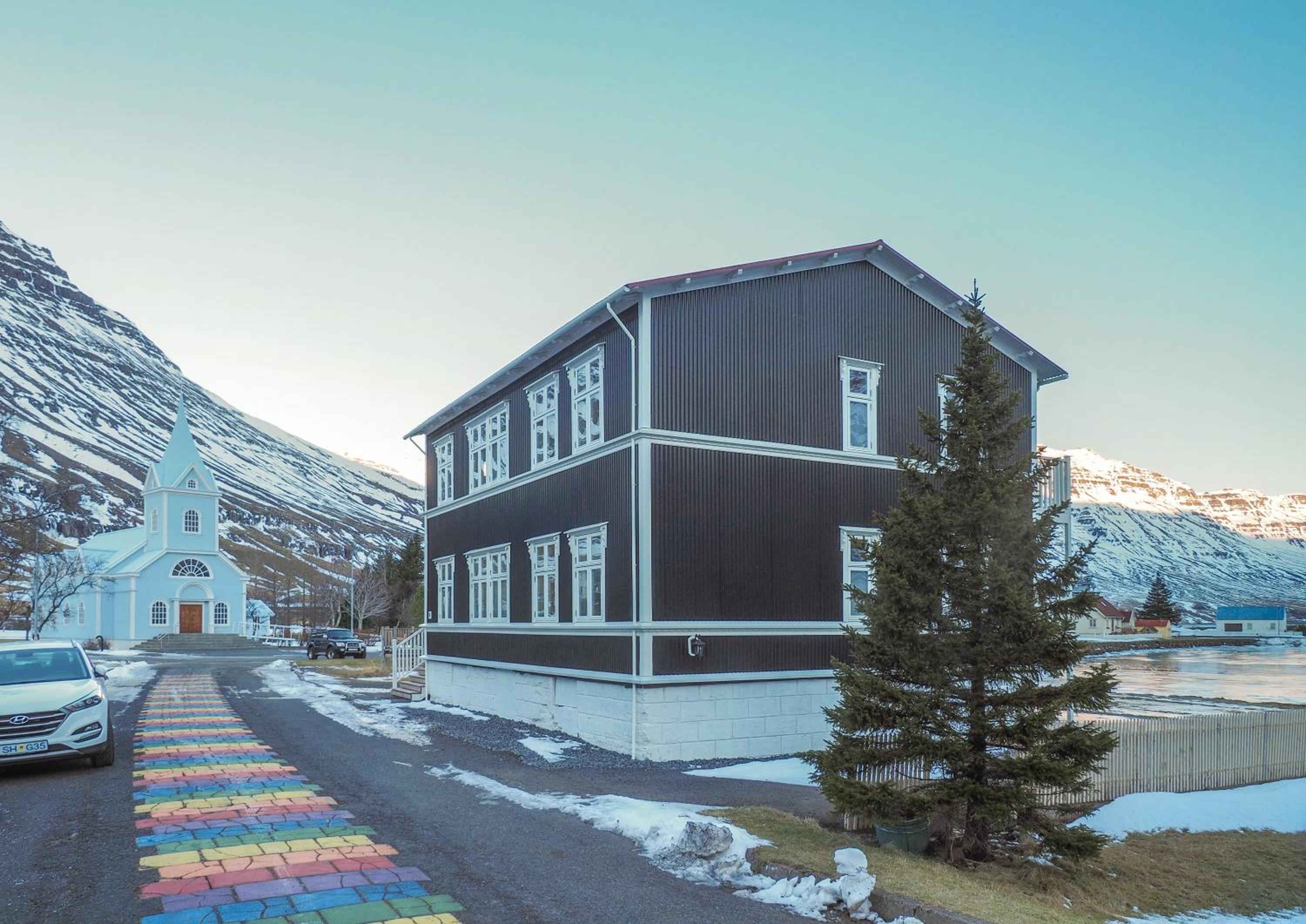 Við Lónið Guesthouse