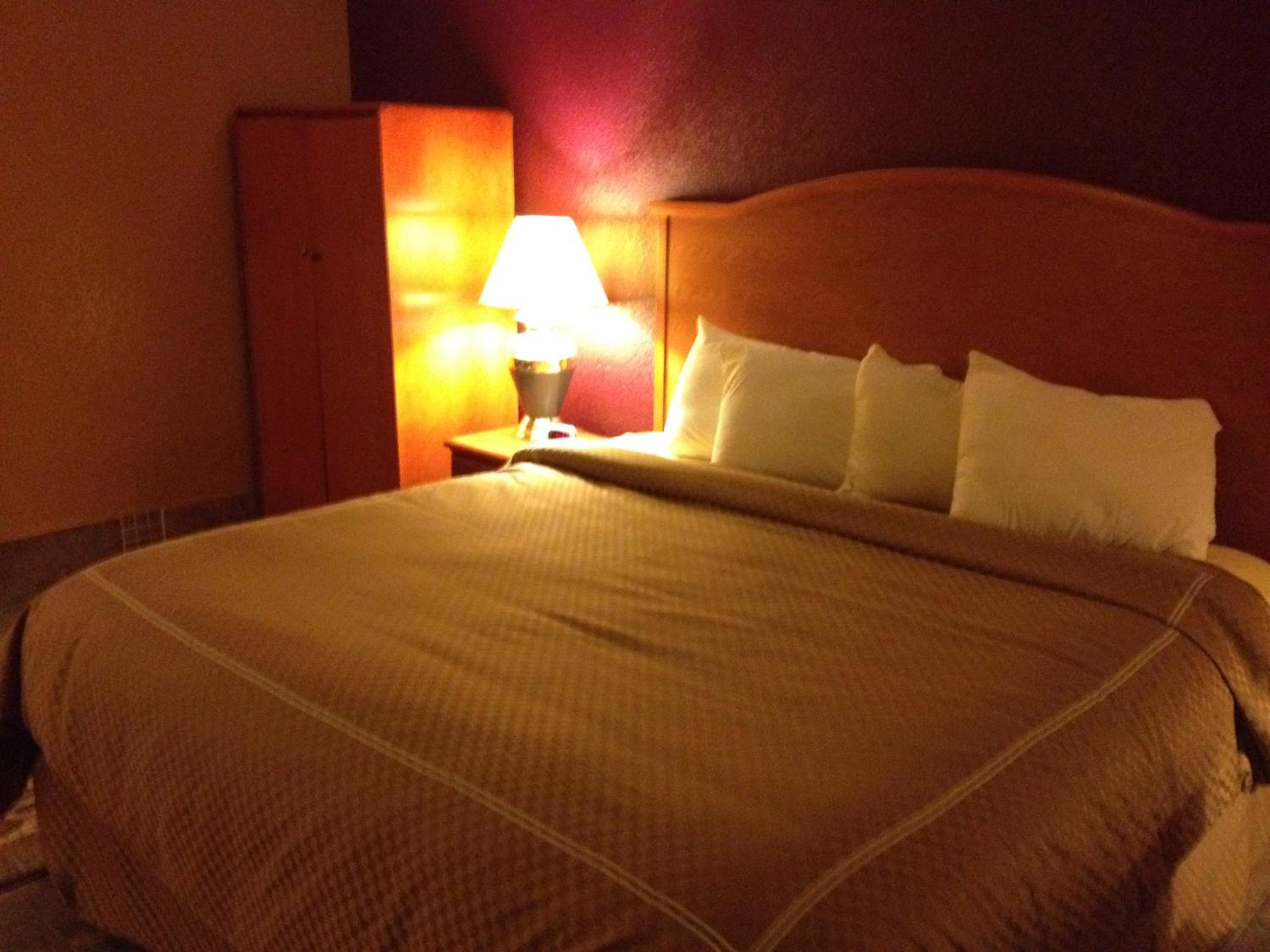 Lawrence Vacations - Virginia Inn - Property Image 12