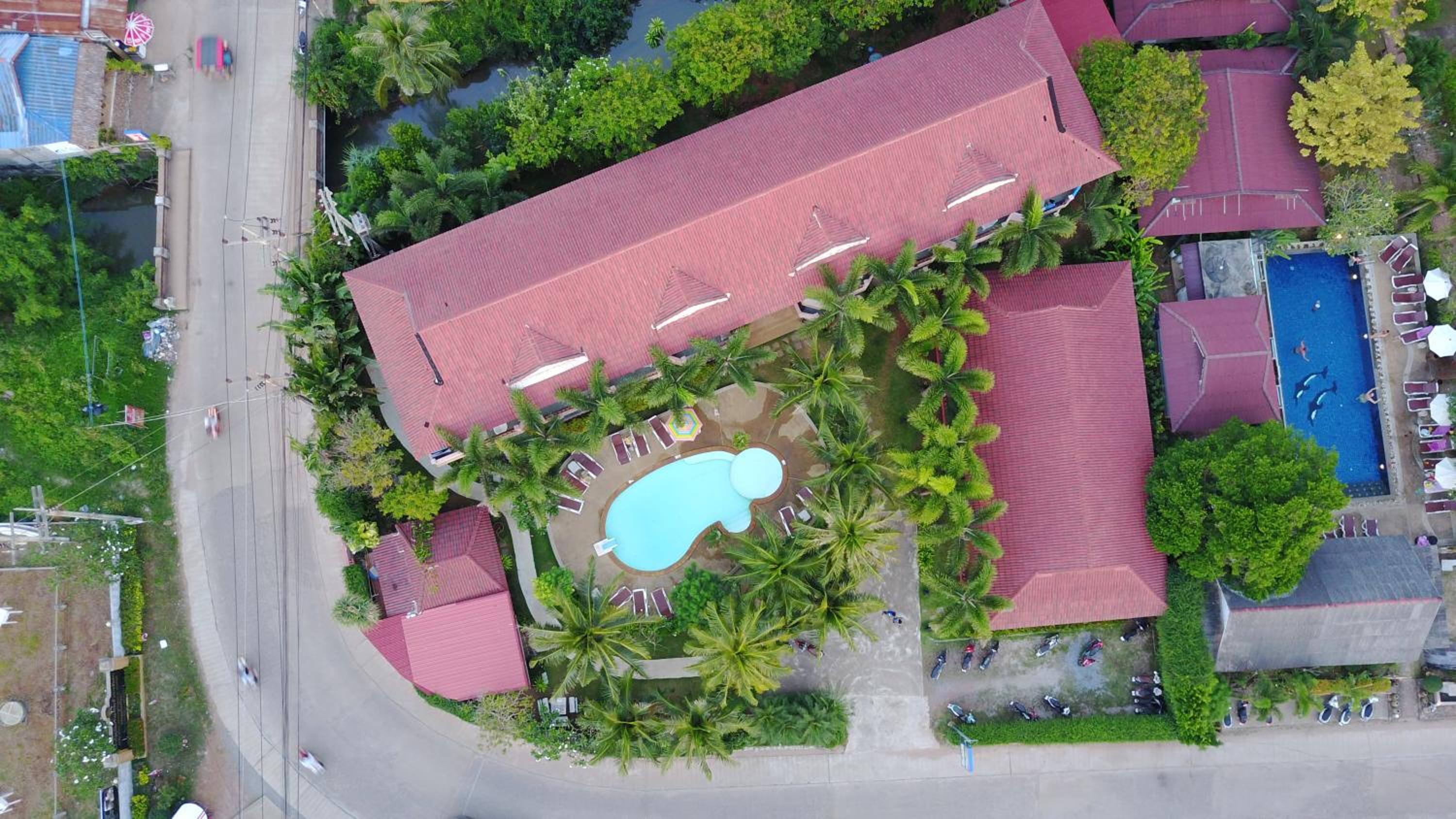 Lanta Seafront Resort