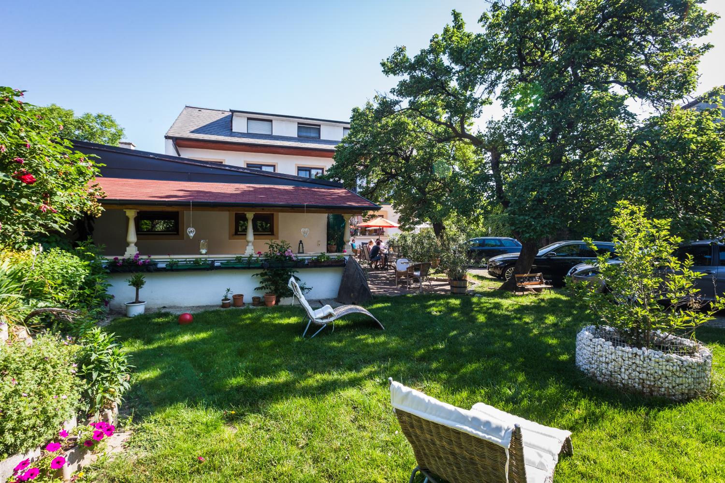 Pension Julia & Haus Elisabeth - Wallner's Hofheuriger & Weinhof