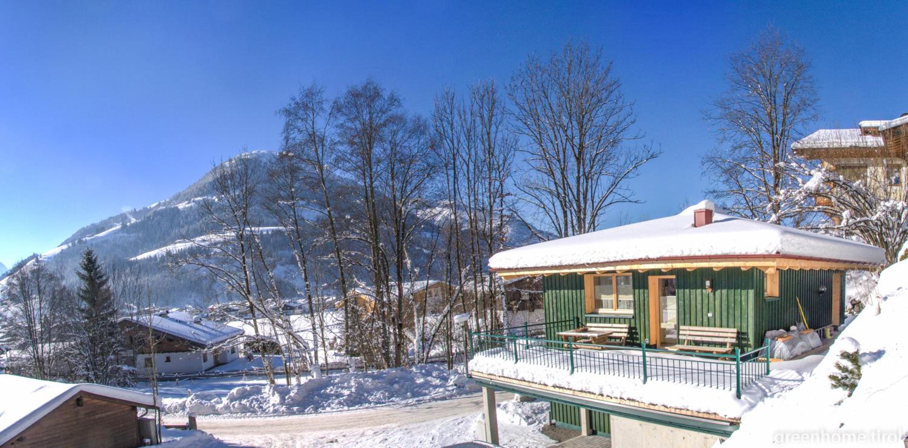 Modernes Chalet mit Terrasse und Parkplatz in den Alpen