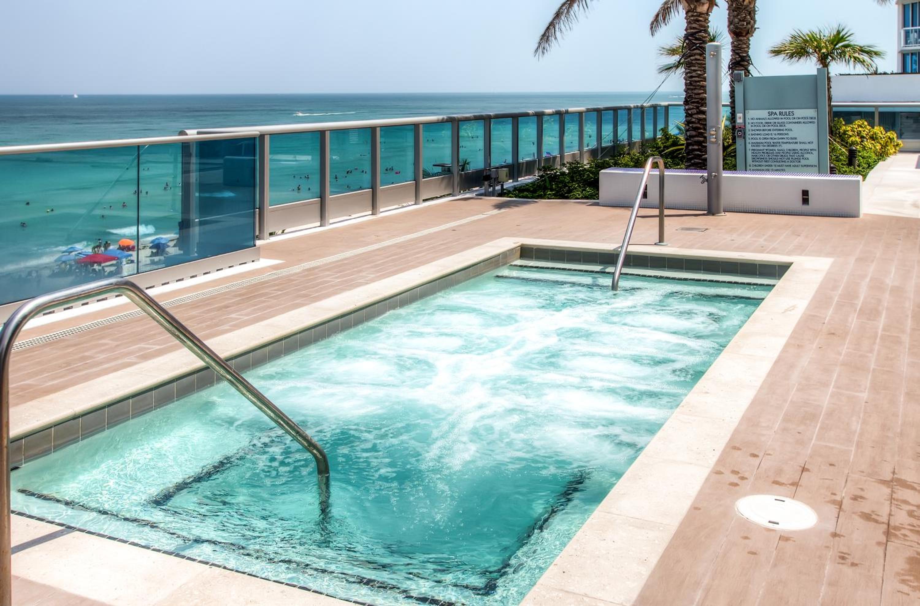 Churchill Suites Monte Carlo Miami Beach-4