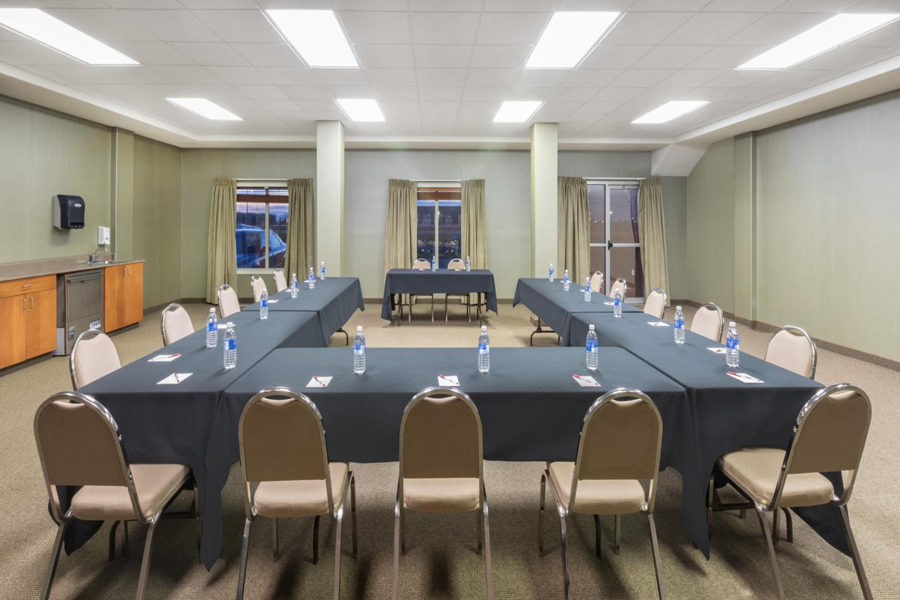 Ramada by Wyndham Clairmont/Grande Prairie