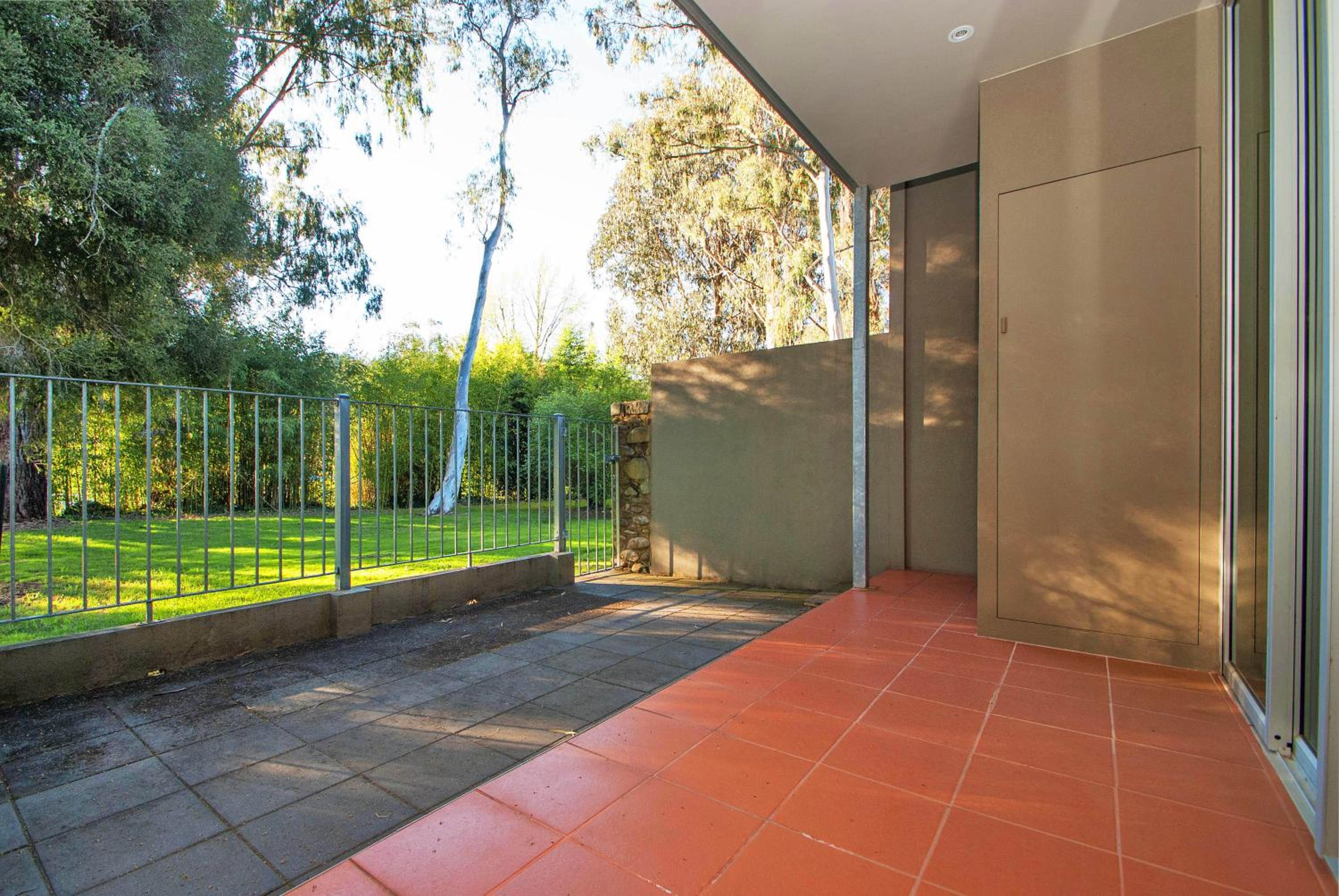 Centenary Peaks Riverview Townhouses Bright