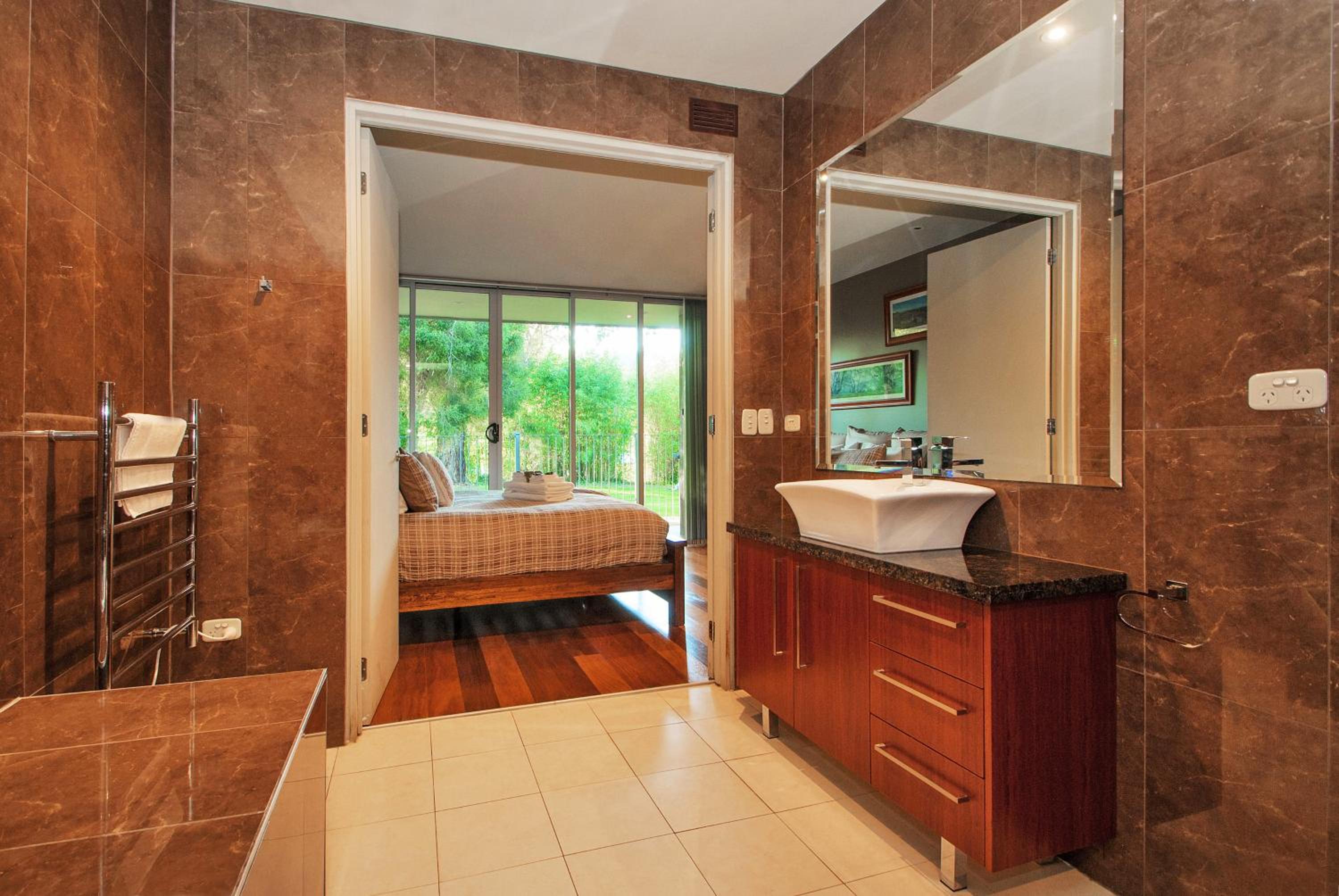 Centenary Peaks Riverview Townhouses Bright