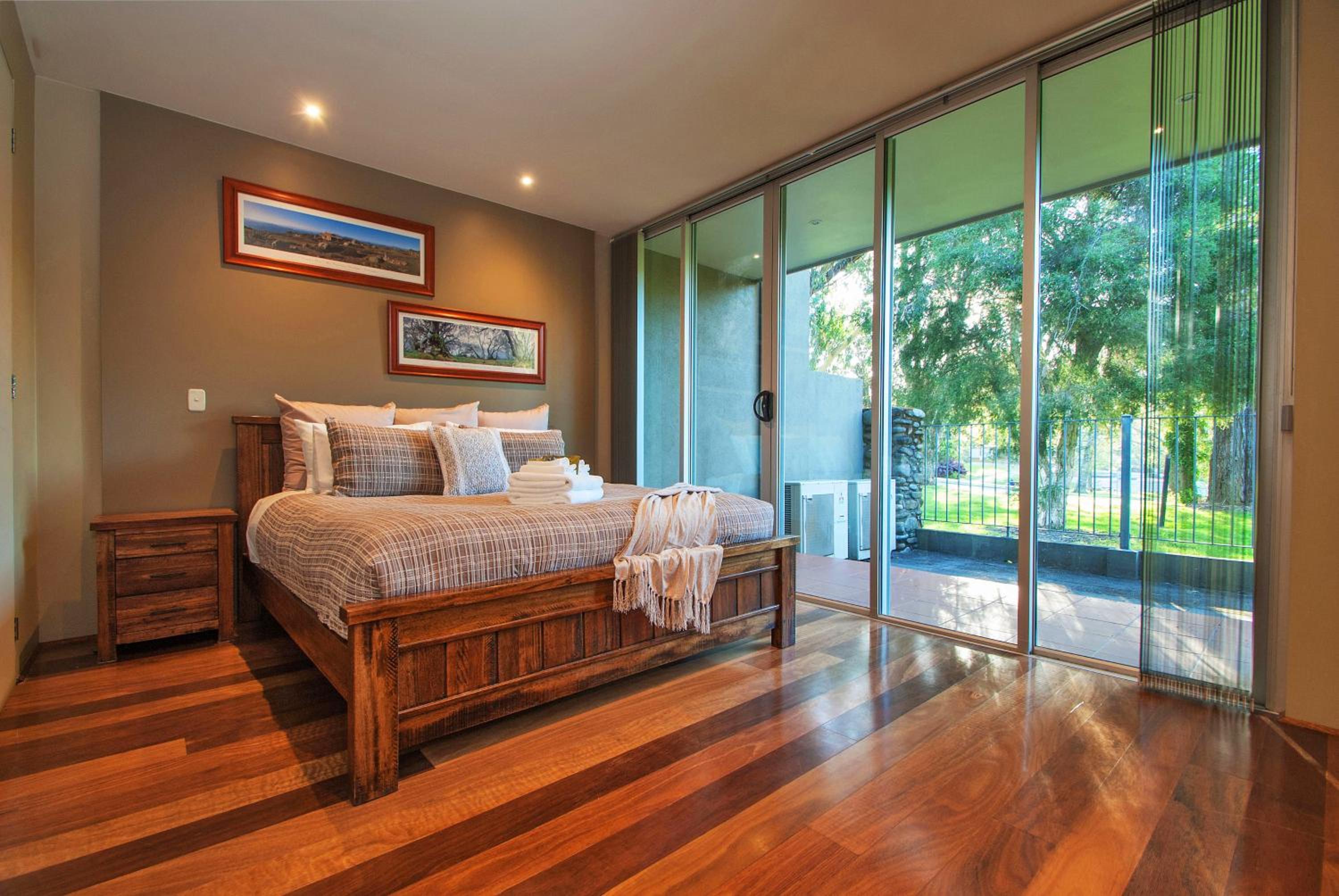 Centenary Peaks Riverview Townhouses Bright