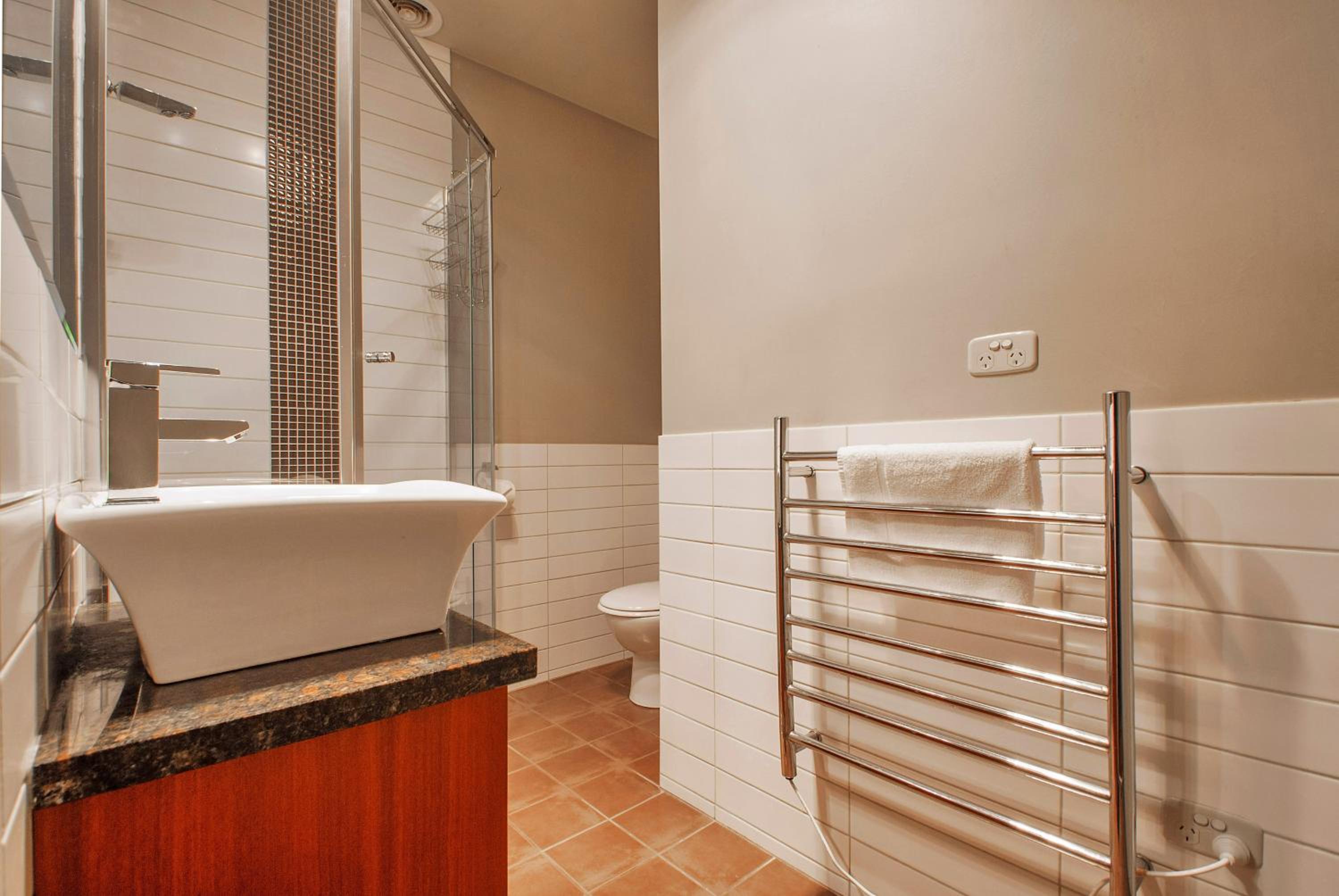Centenary Peaks Riverview Townhouses Bright