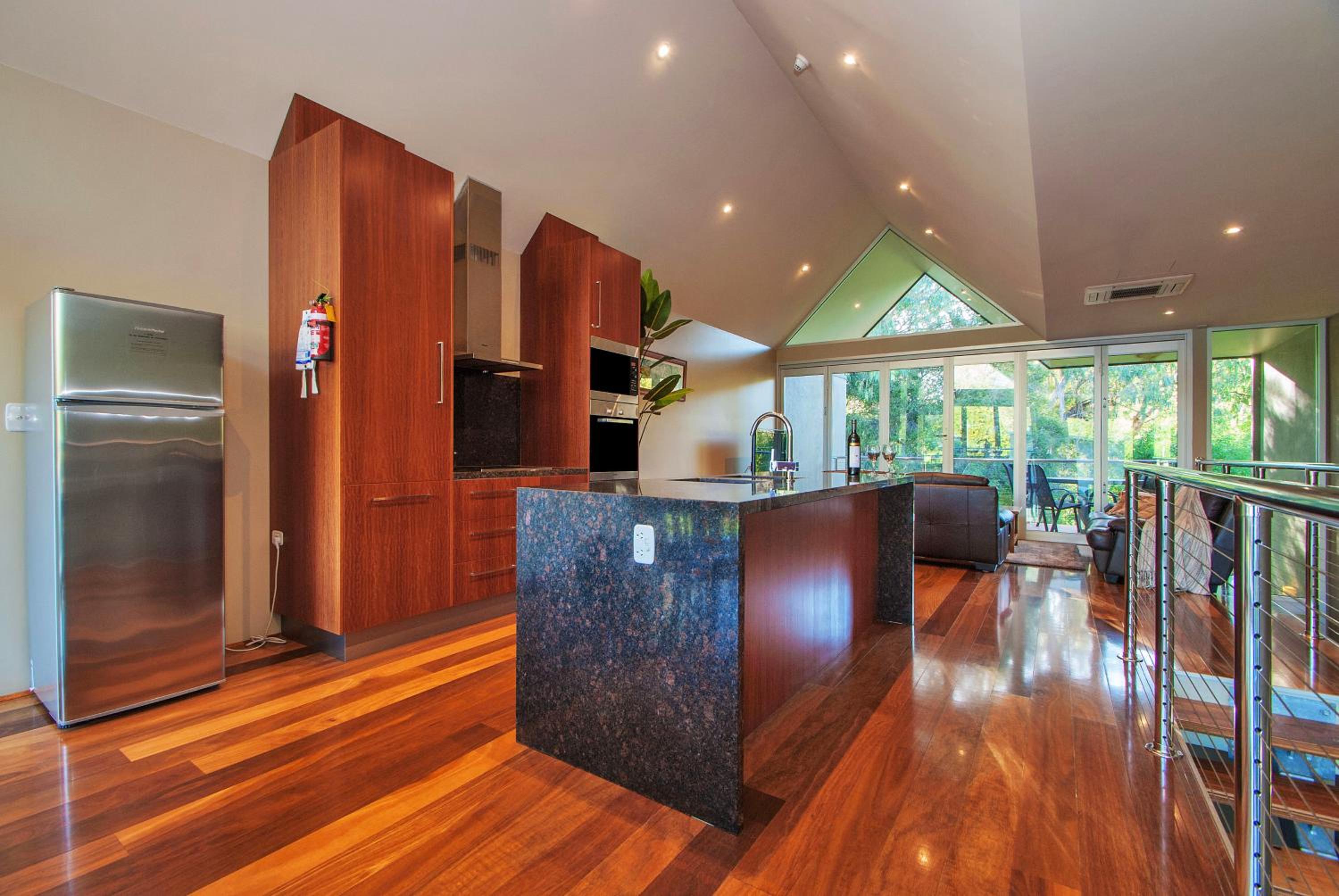 Centenary Peaks Riverview Townhouses Bright
