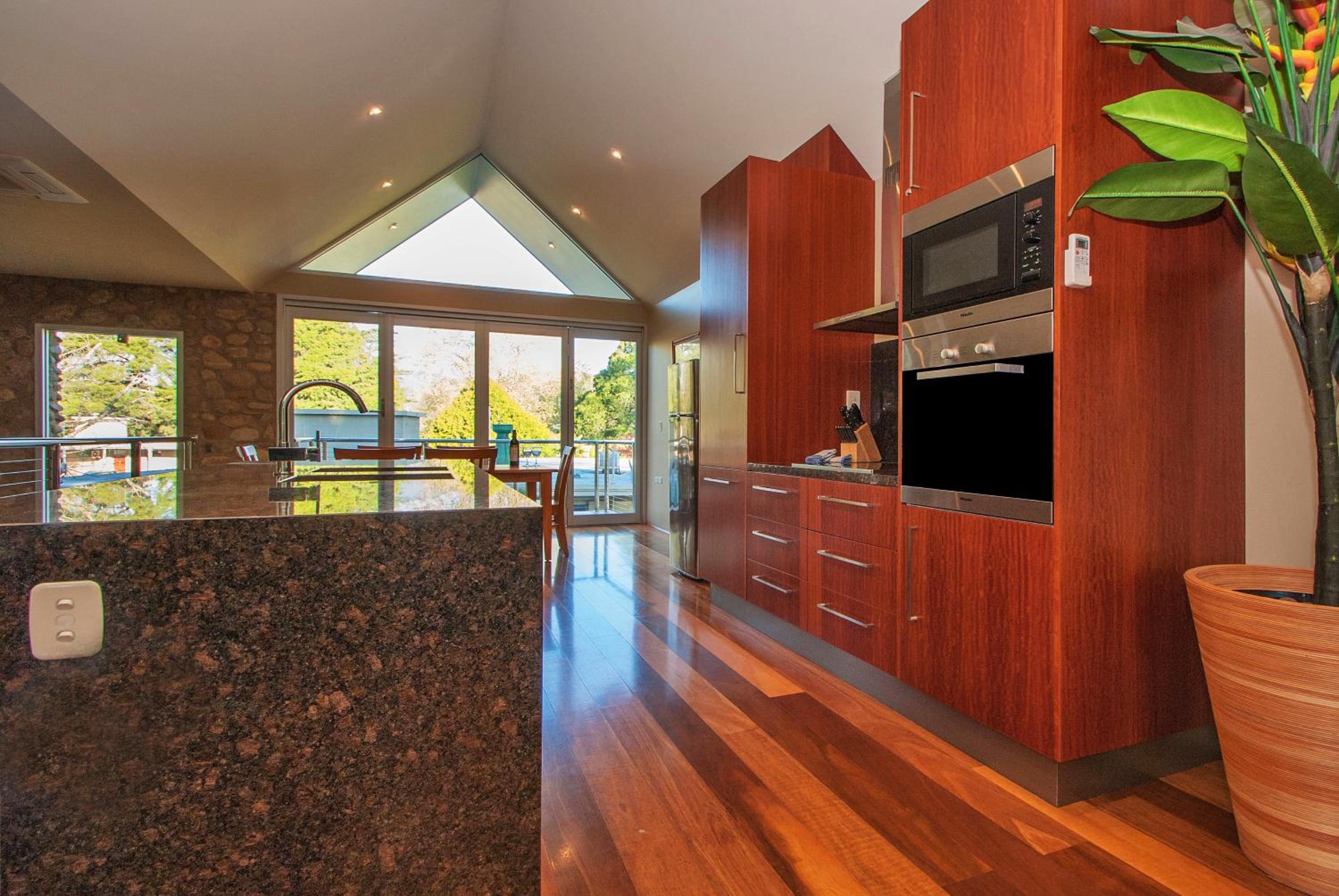 Centenary Peaks Riverview Townhouses Bright