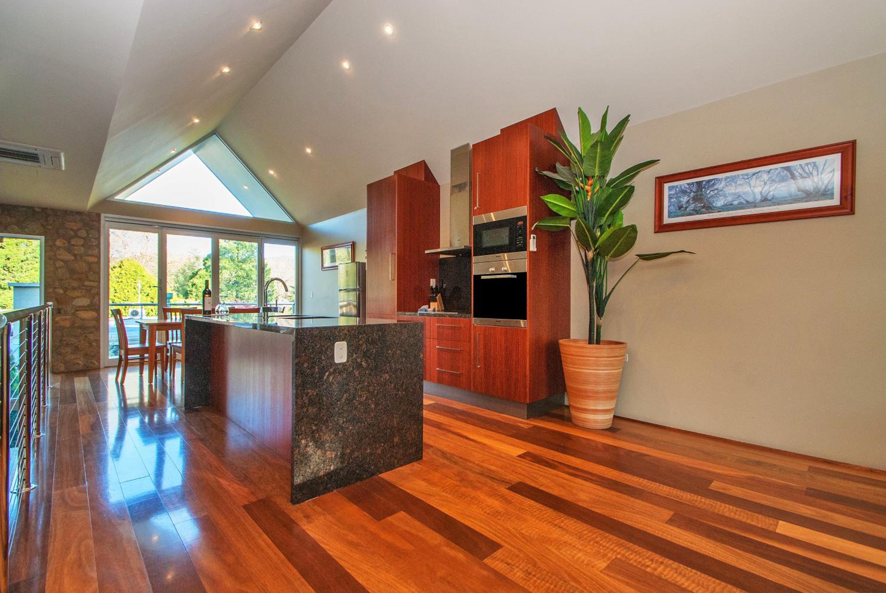 Centenary Peaks Riverview Townhouses Bright