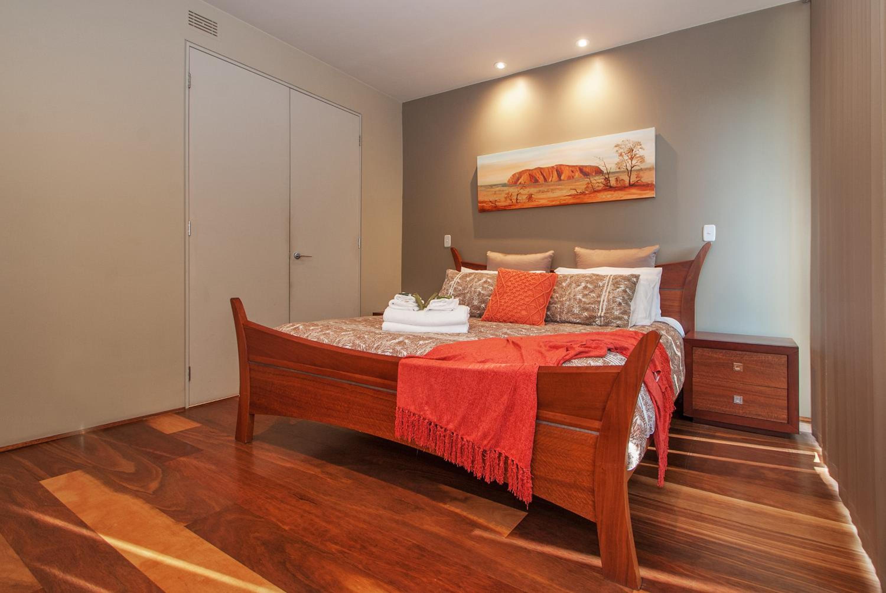 Centenary Peaks Riverview Townhouses Bright