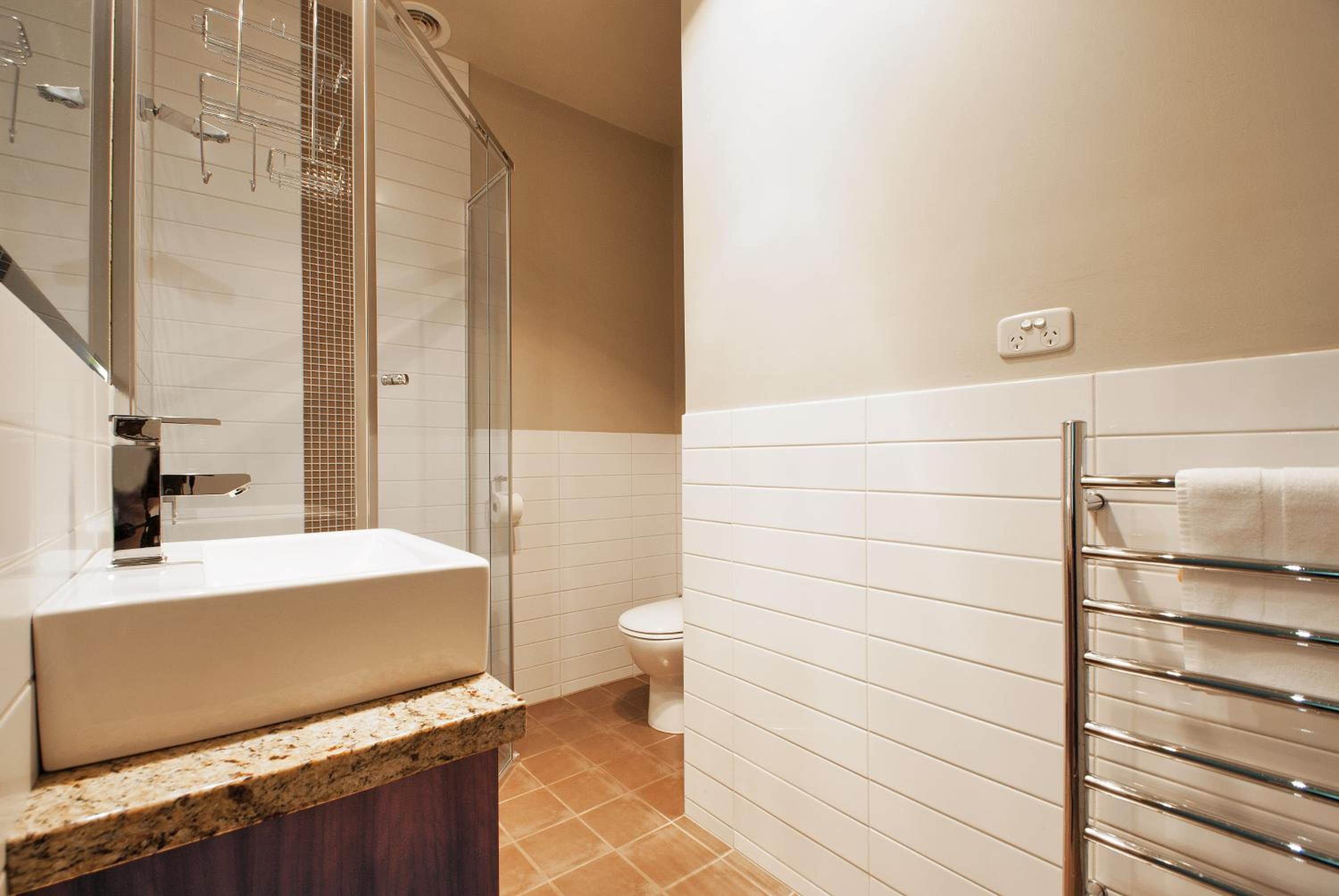 Centenary Peaks Riverview Townhouses Bright