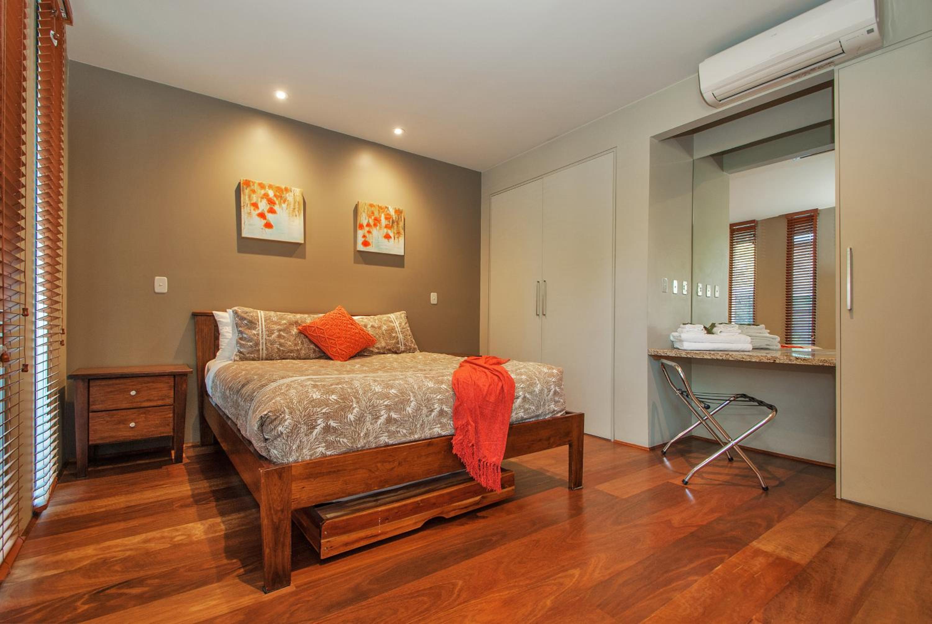 Centenary Peaks Riverview Townhouses Bright