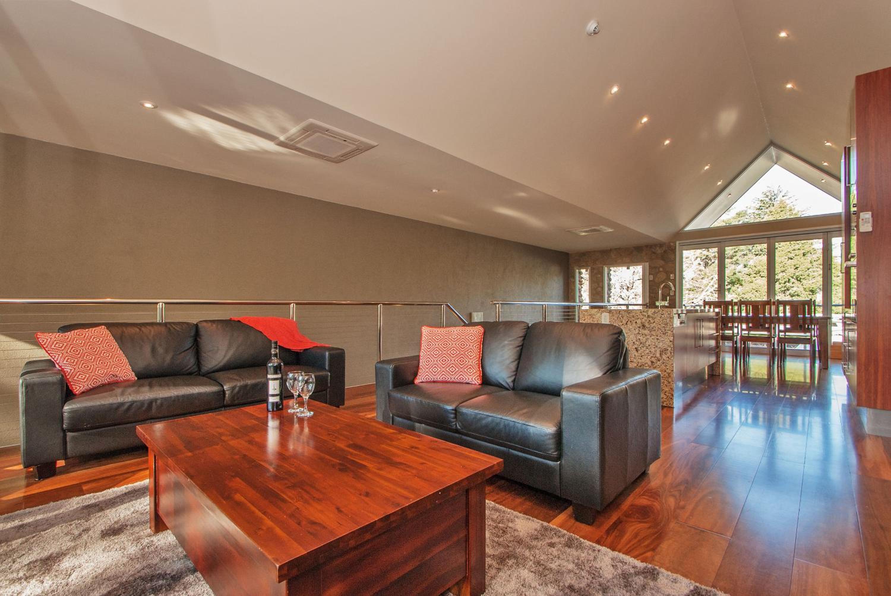 Centenary Peaks Riverview Townhouses Bright