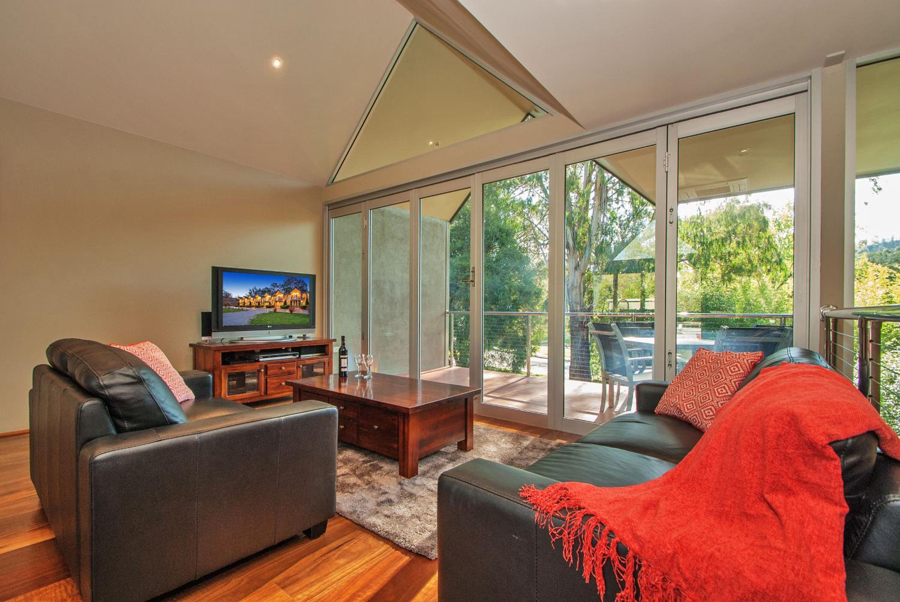 Centenary Peaks Riverview Townhouses Bright