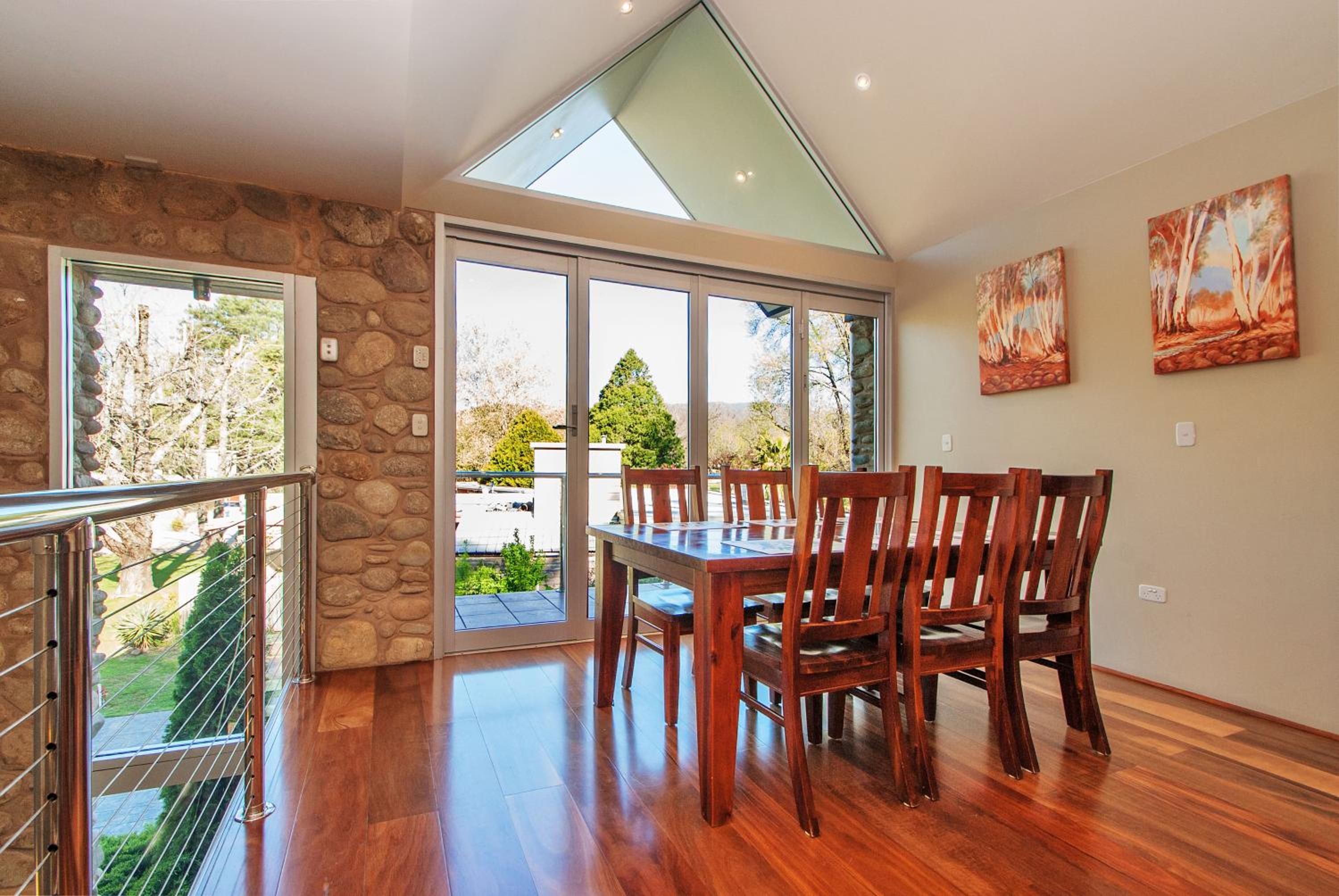 Centenary Peaks Riverview Townhouses Bright