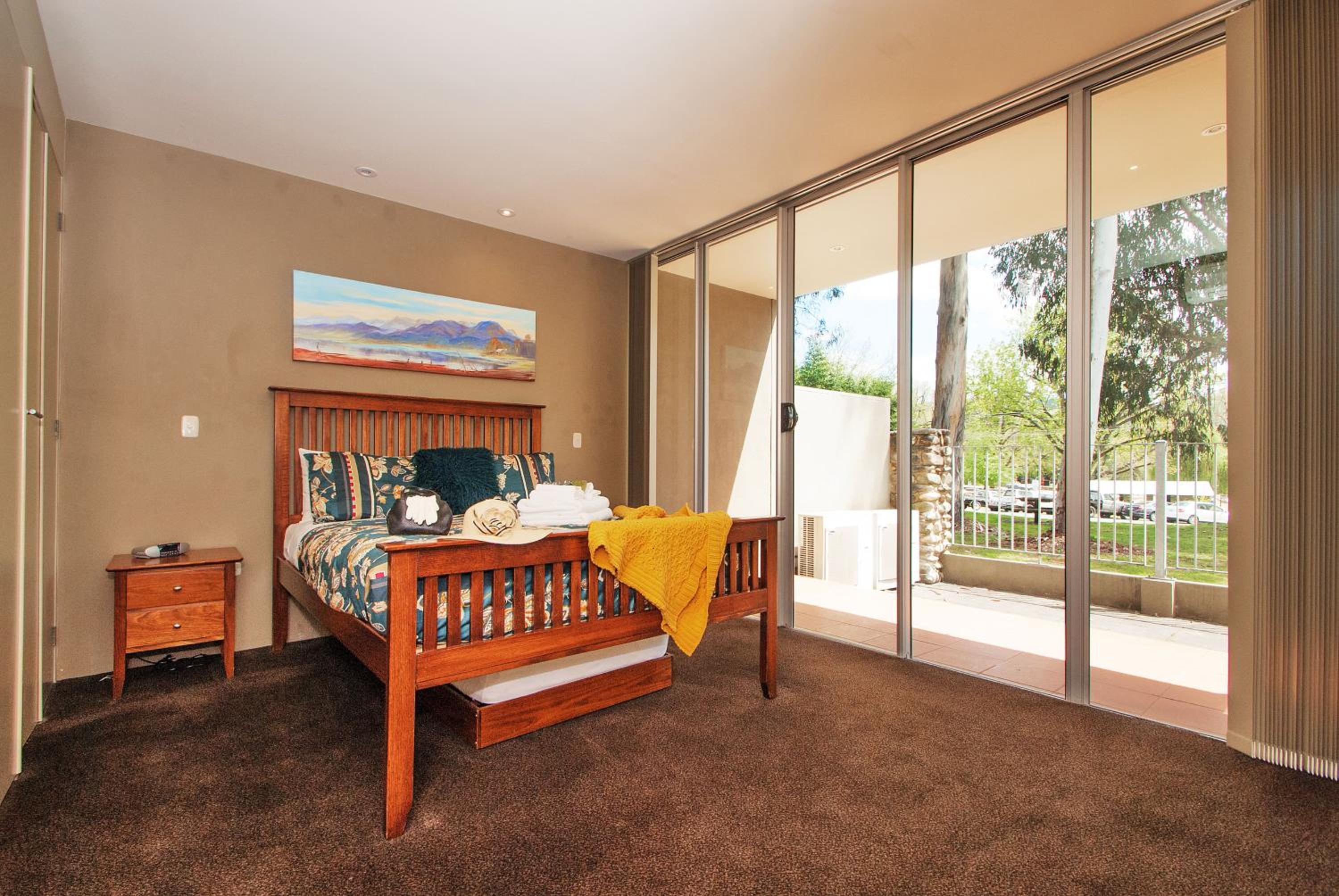 Centenary Peaks Riverview Townhouses Bright