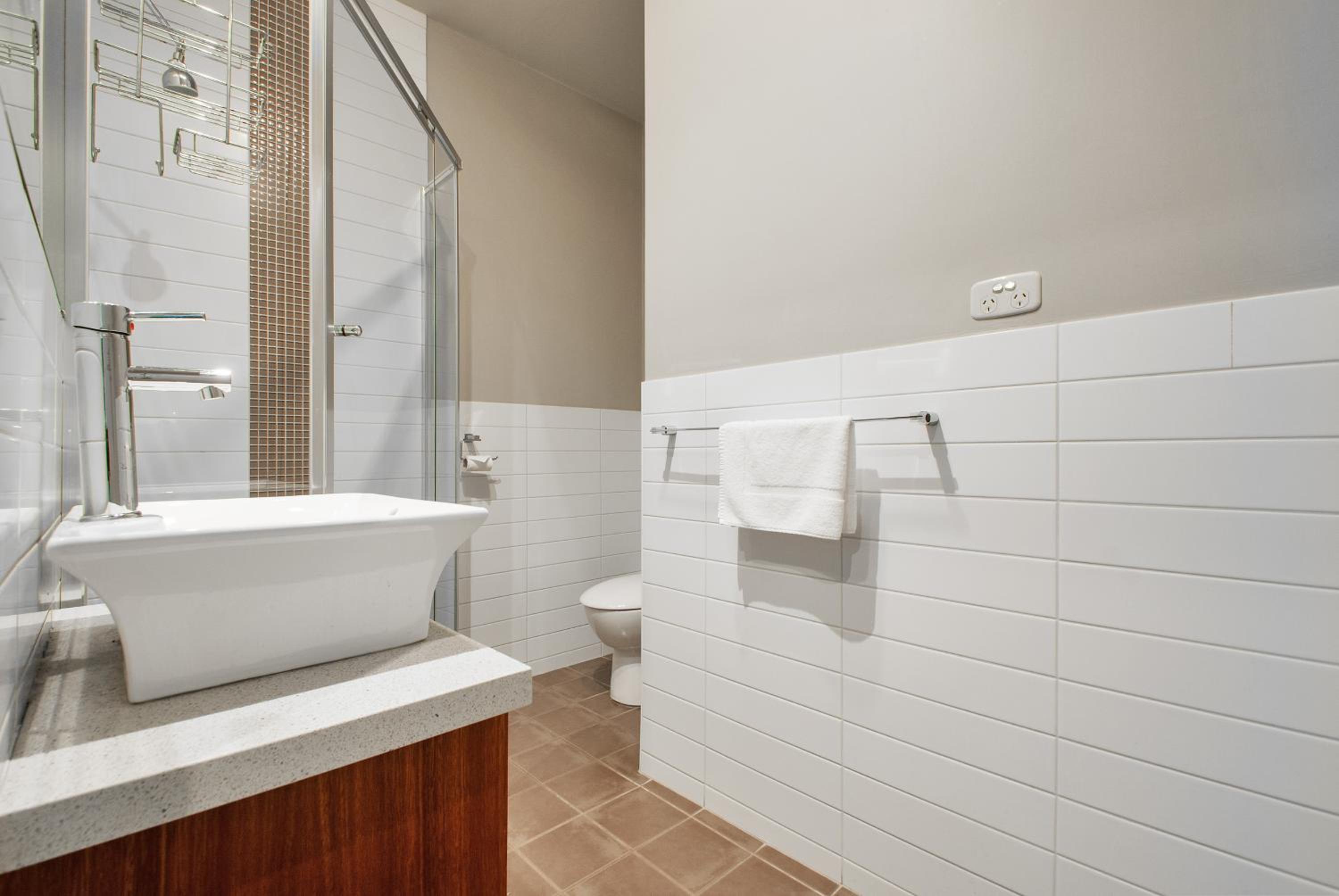 Centenary Peaks Riverview Townhouses Bright