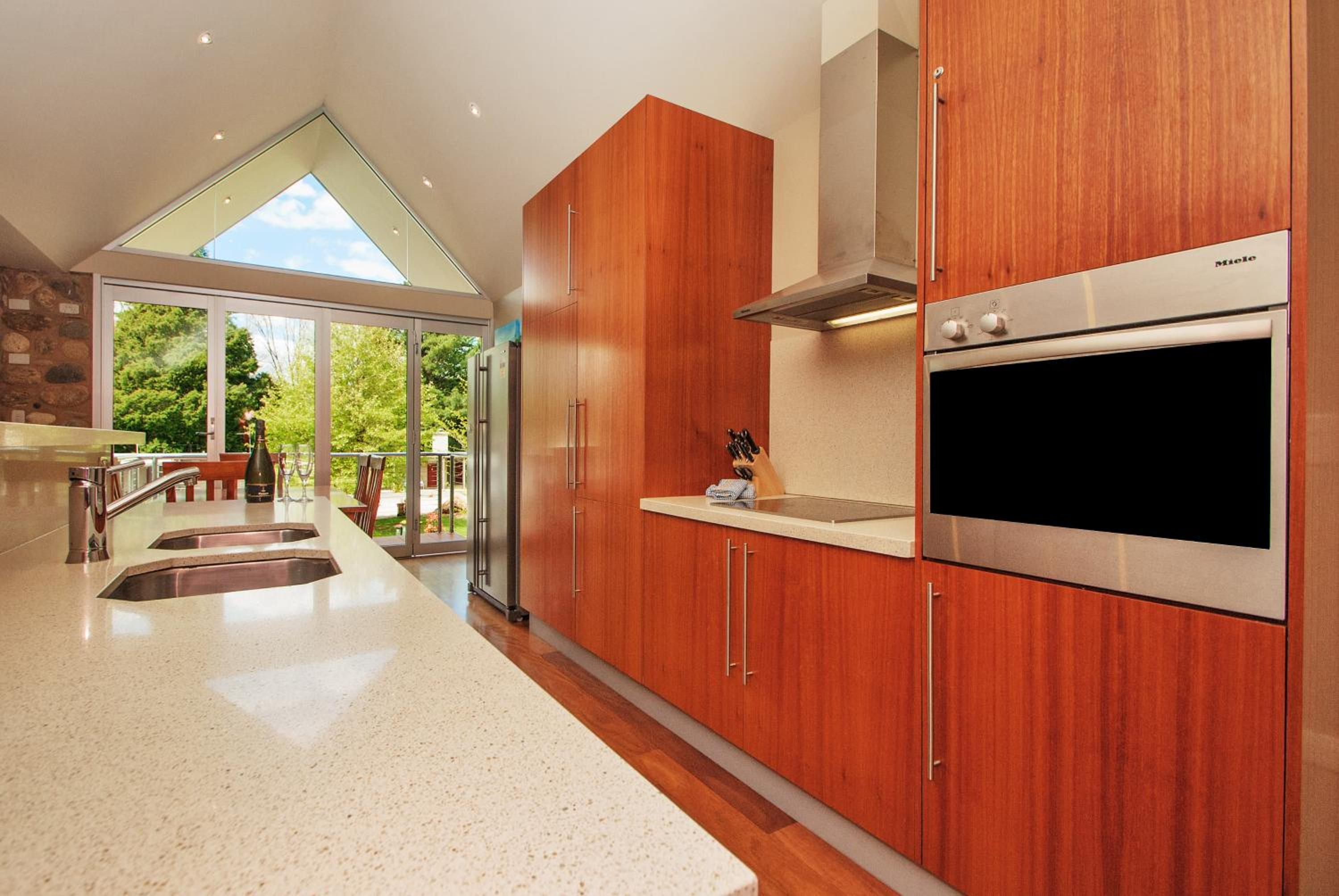 Centenary Peaks Riverview Townhouses Bright