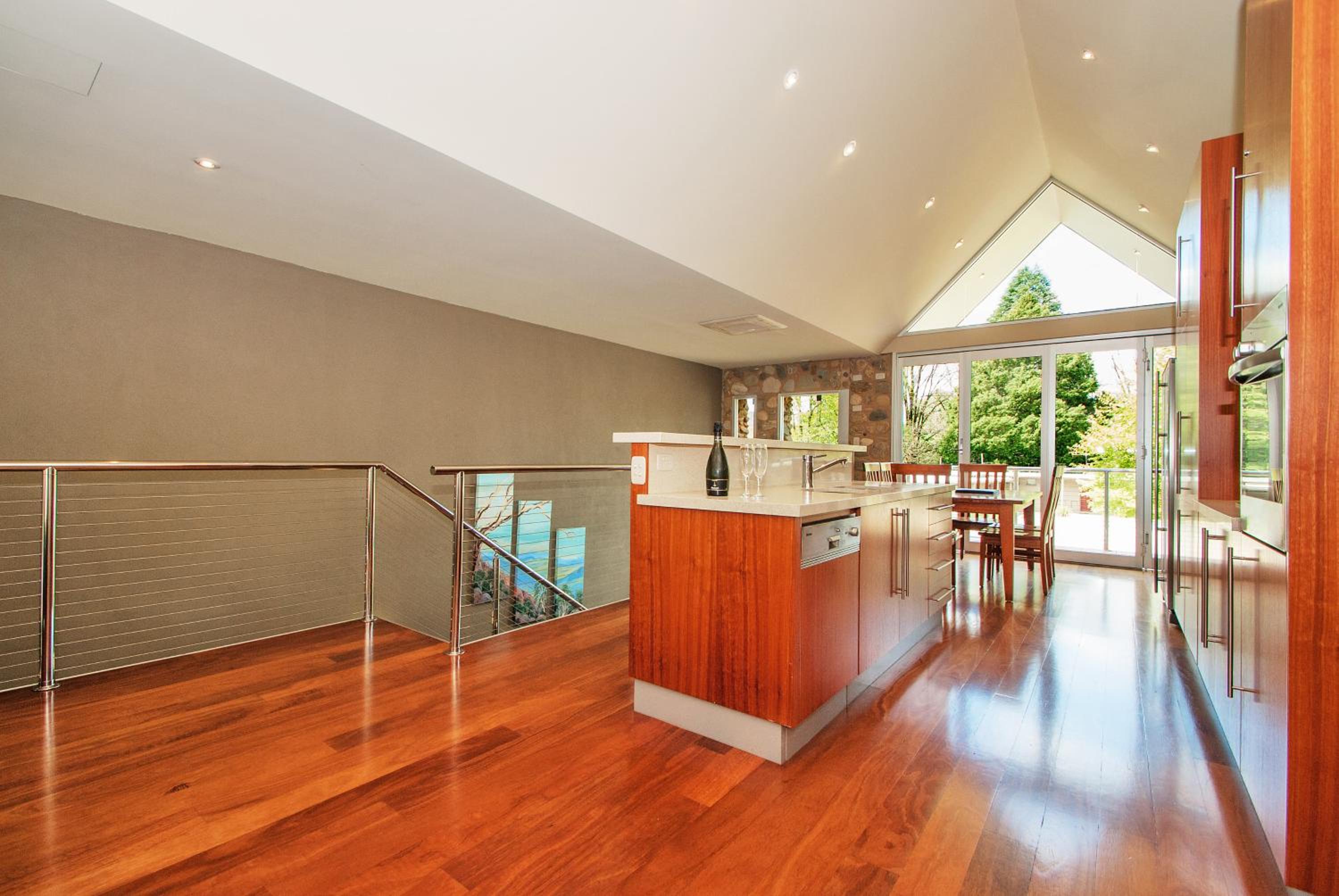 Centenary Peaks Riverview Townhouses Bright