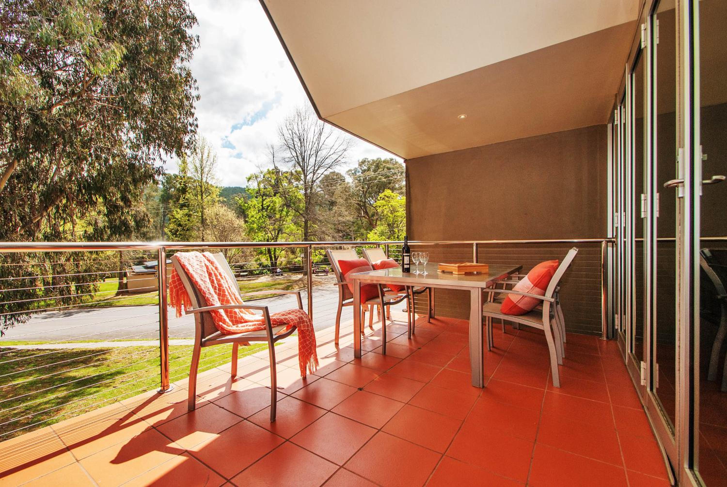Centenary Peaks Riverview Townhouses Bright