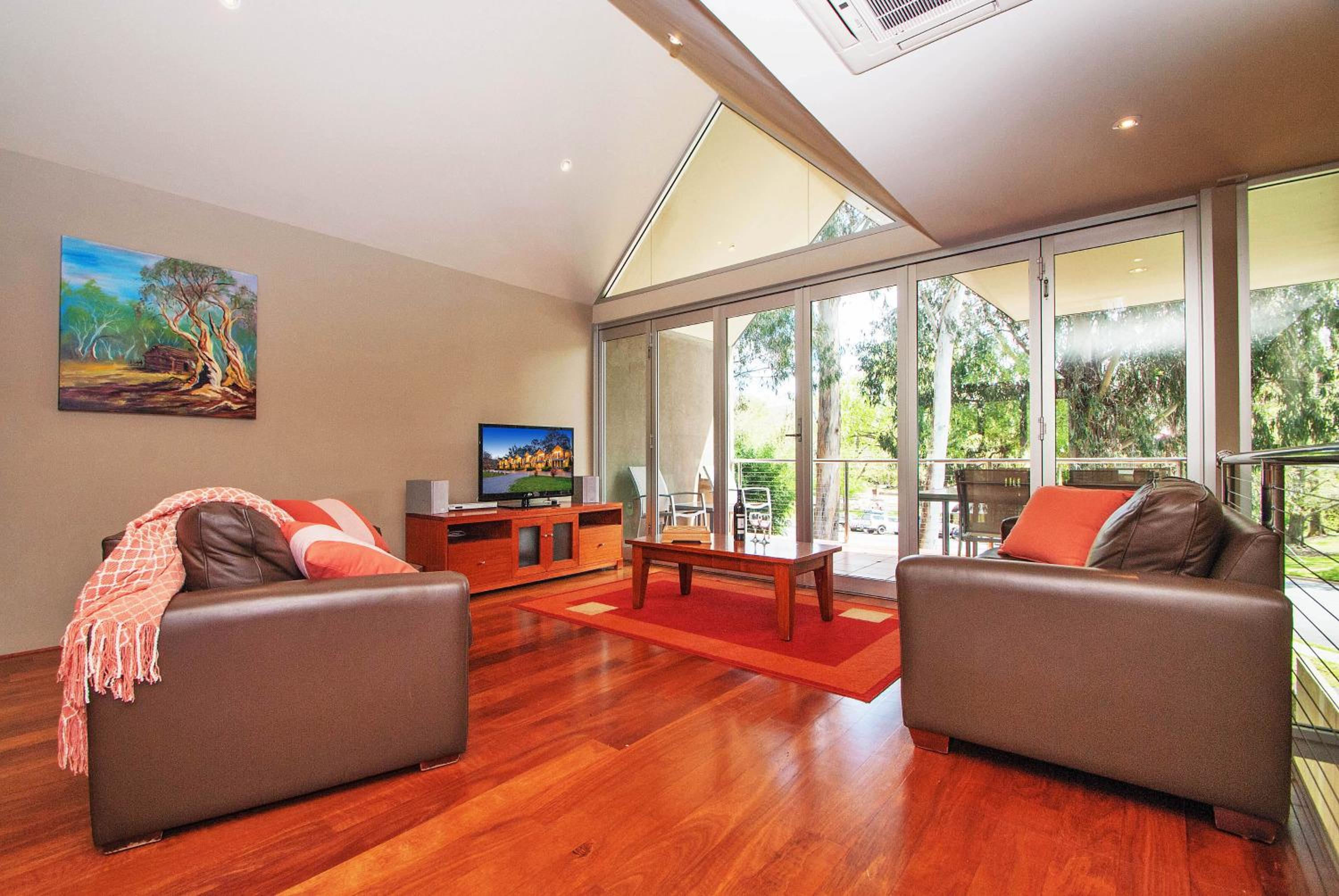 Centenary Peaks Riverview Townhouses Bright