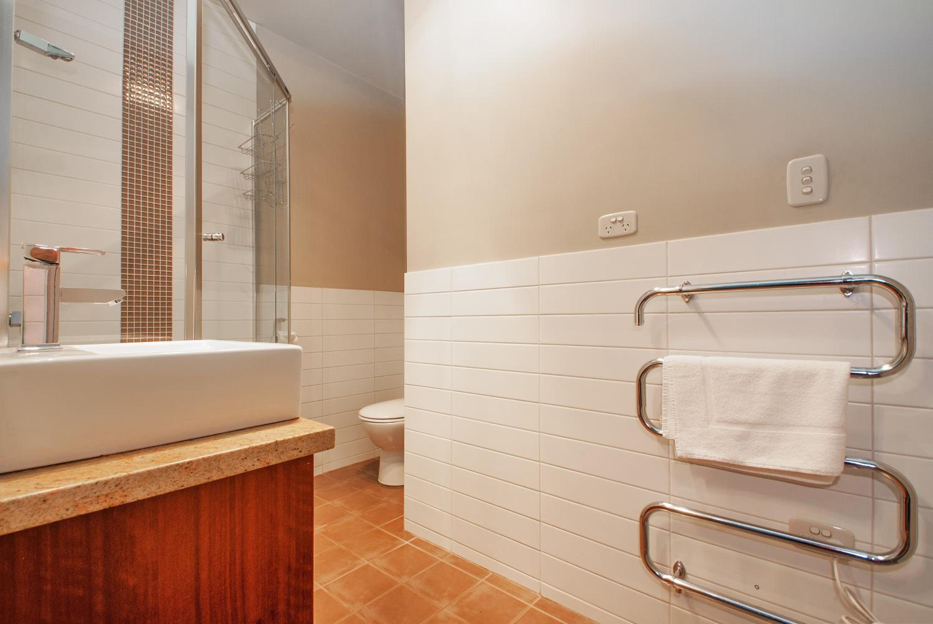 Centenary Peaks Riverview Townhouses Bright
