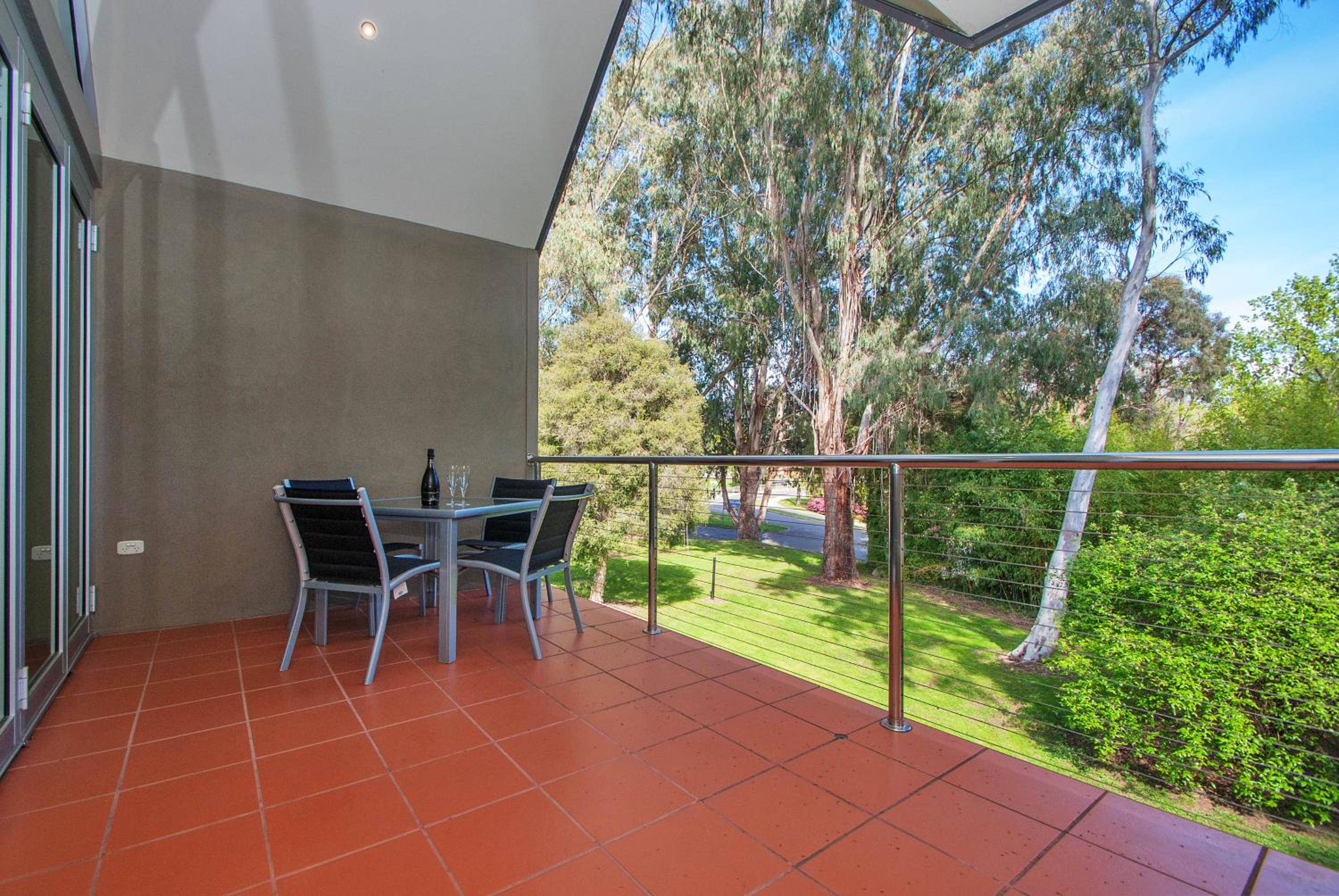 Centenary Peaks Riverview Townhouses Bright