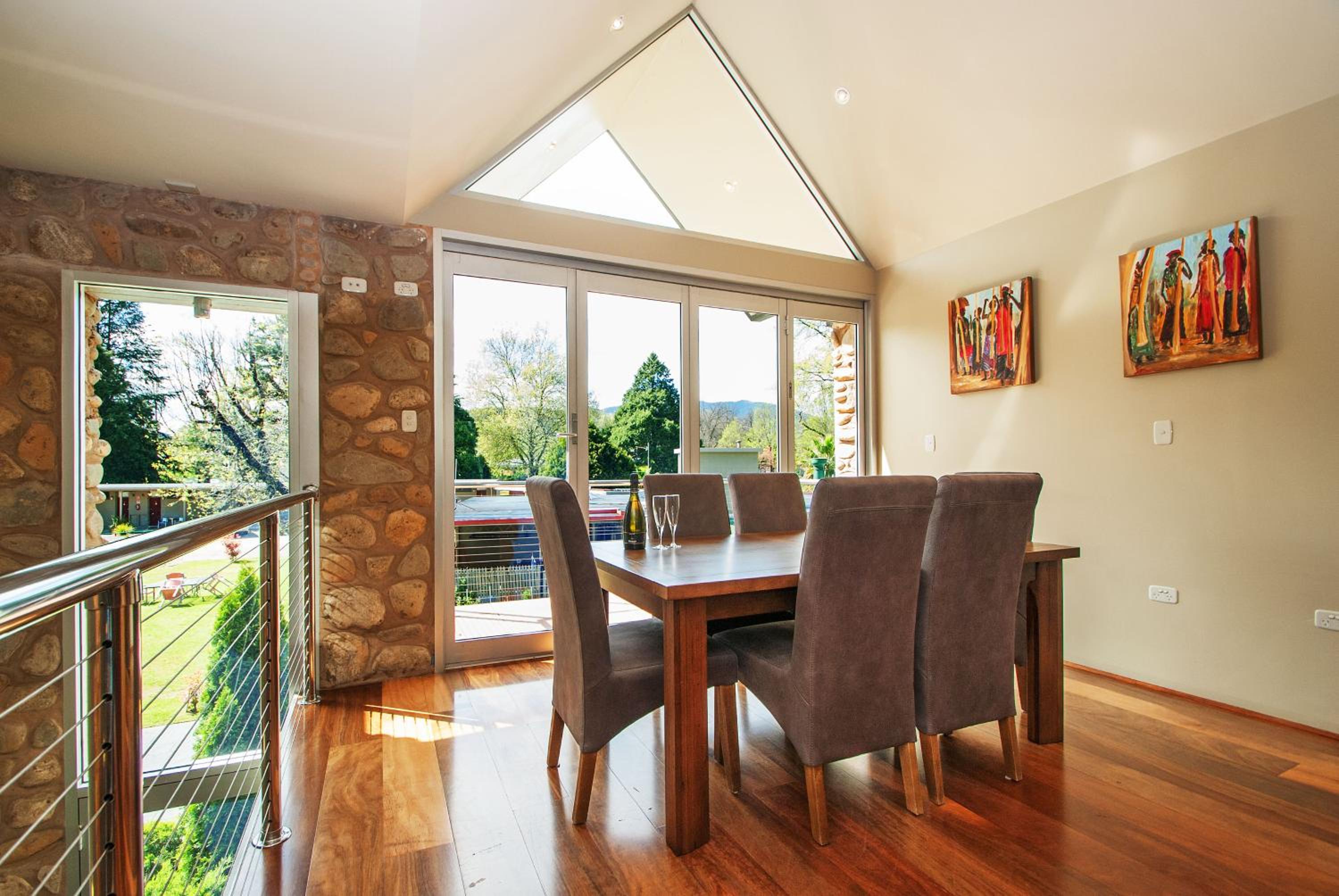 Centenary Peaks Riverview Townhouses Bright