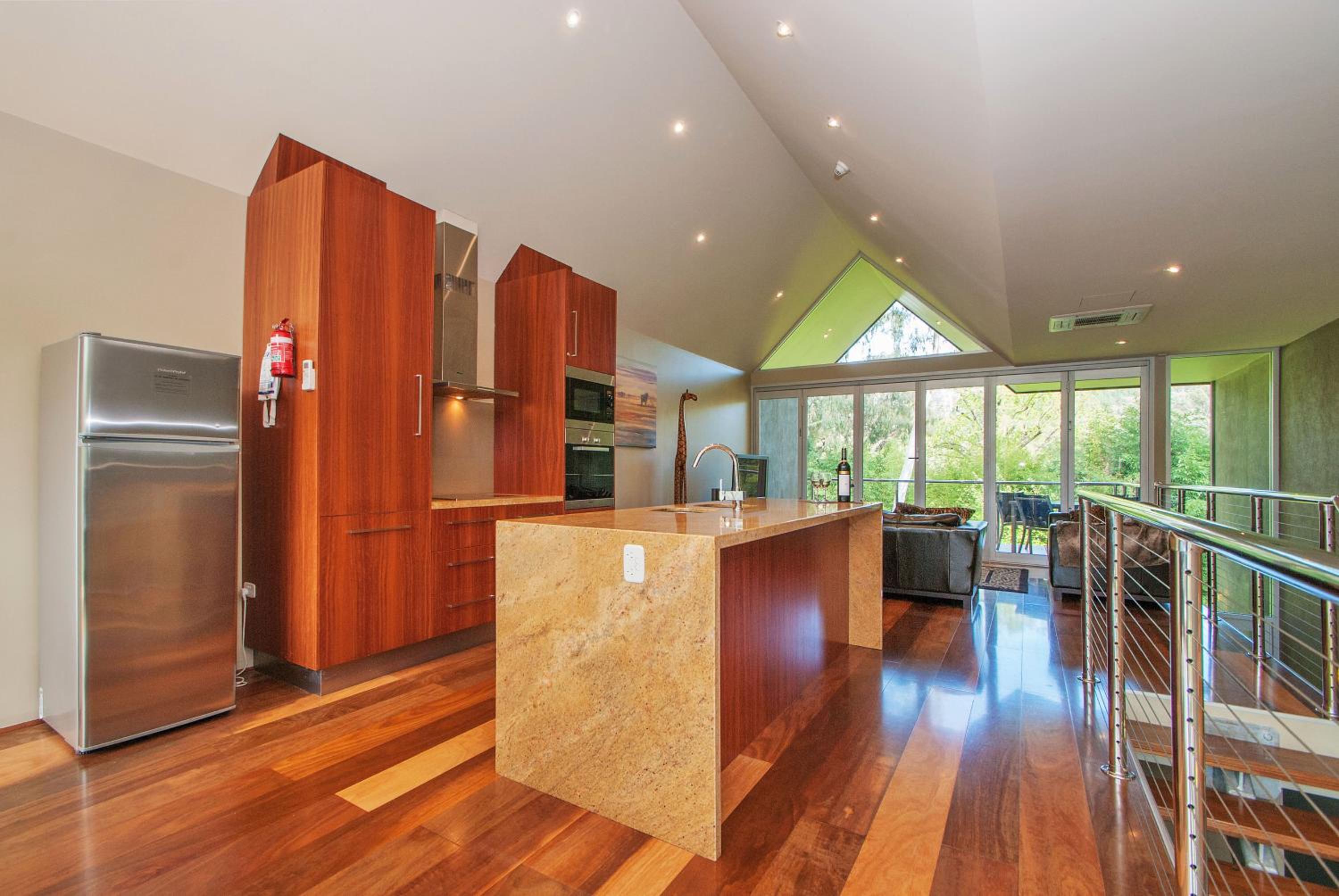 Centenary Peaks Riverview Townhouses Bright