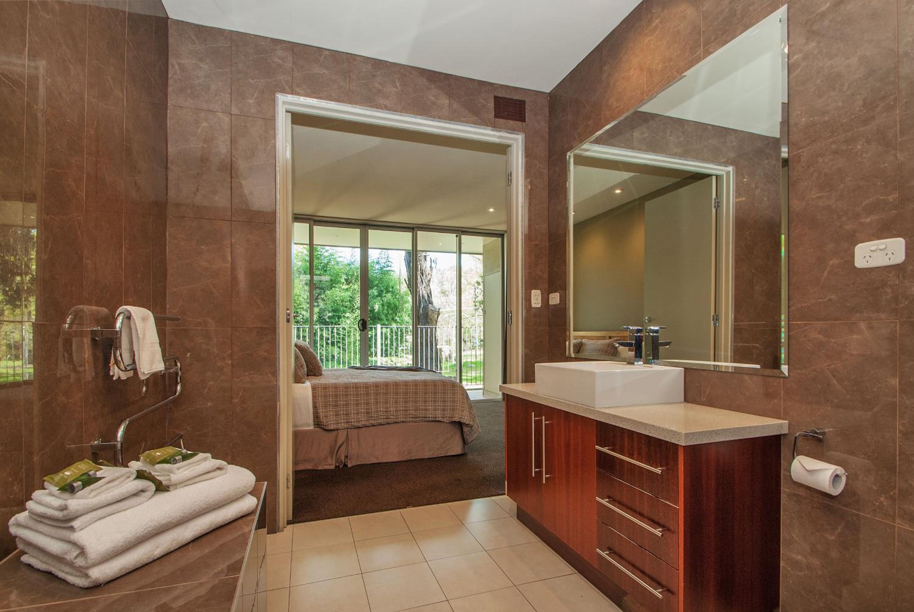 Centenary Peaks Riverview Townhouses Bright