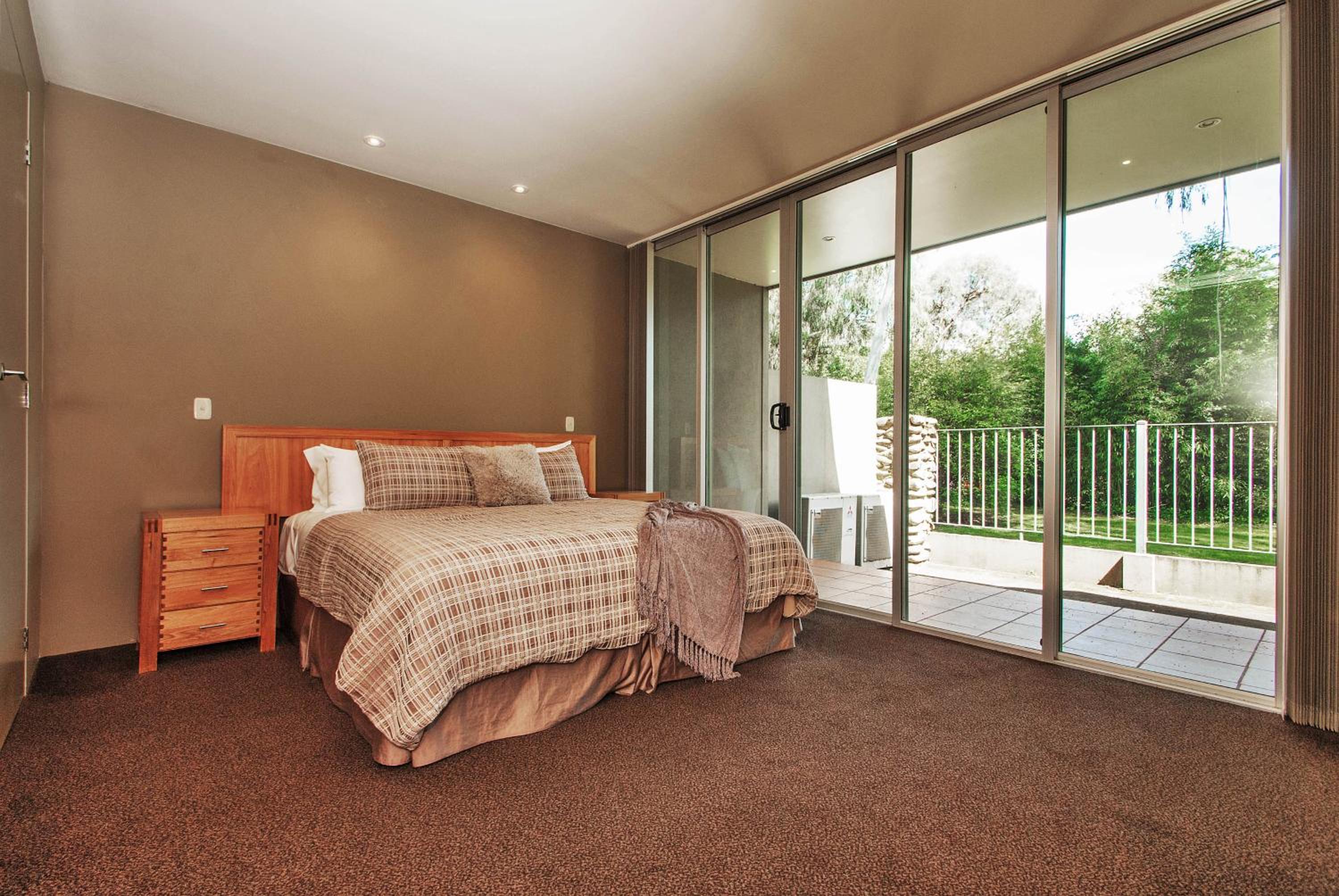 Centenary Peaks Riverview Townhouses Bright