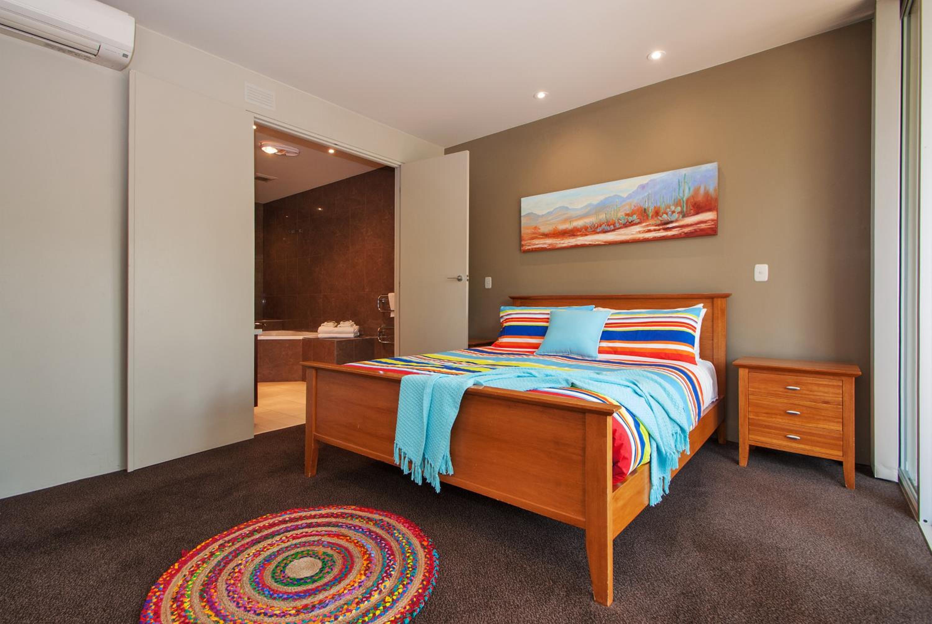 Centenary Peaks Riverview Townhouses Bright