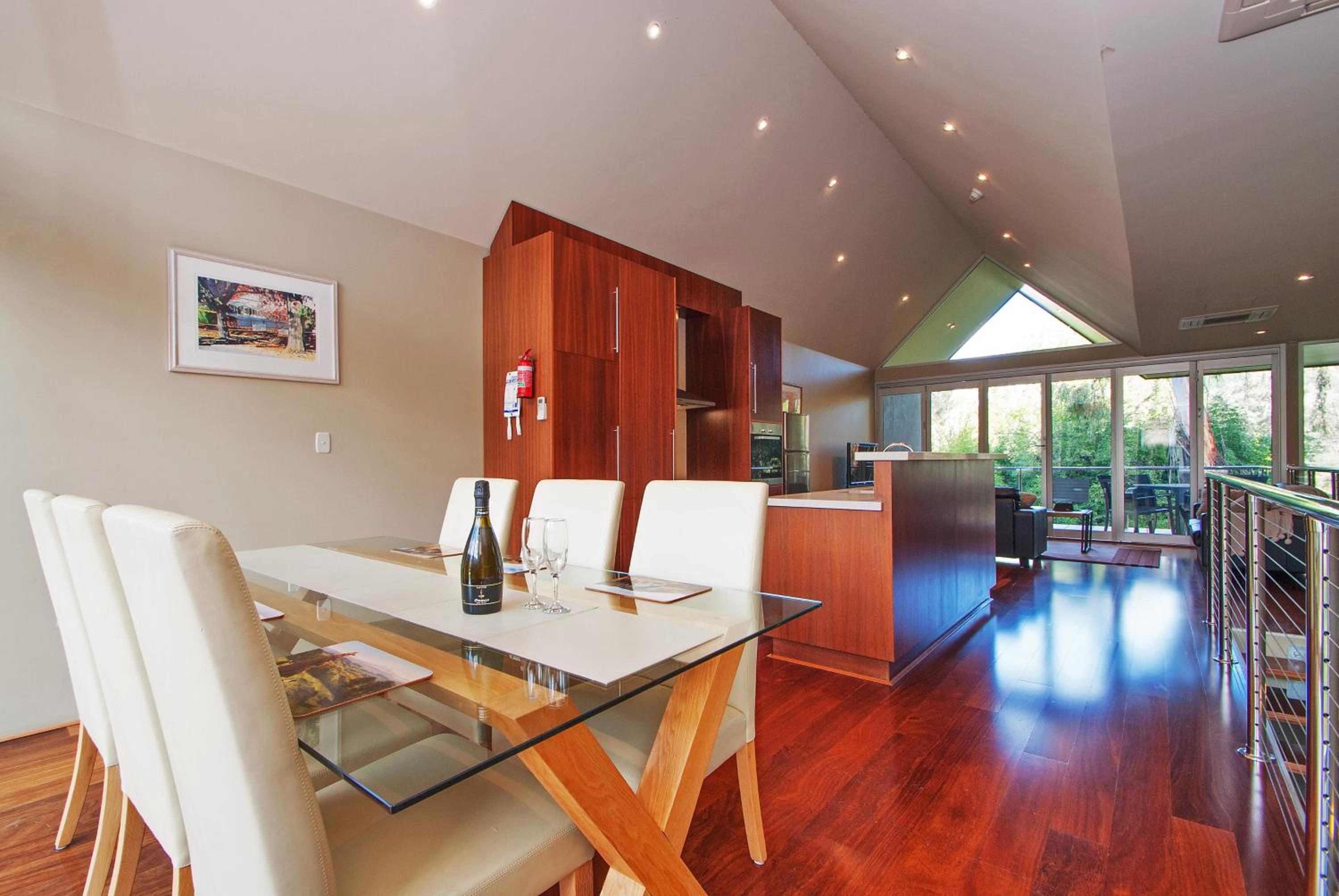 Centenary Peaks Riverview Townhouses Bright