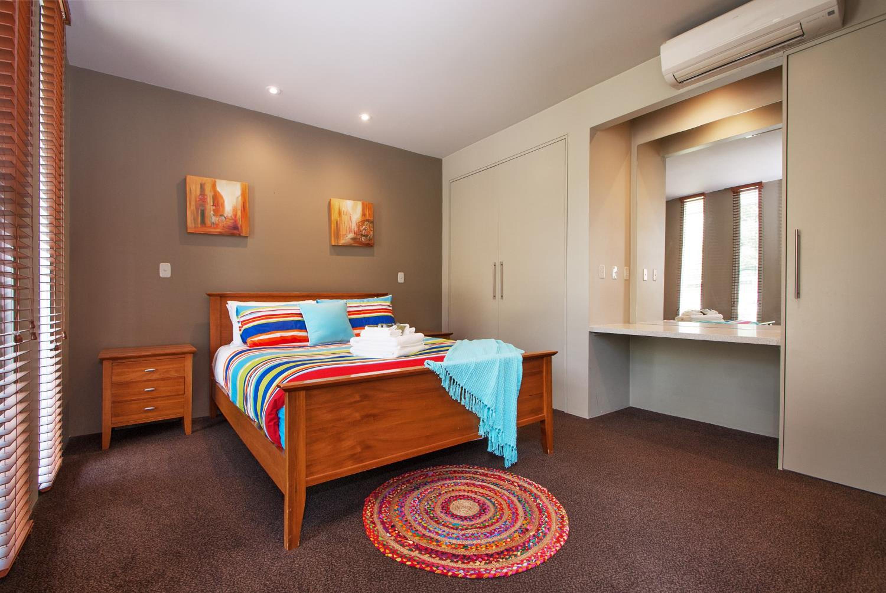 Centenary Peaks Riverview Townhouses Bright