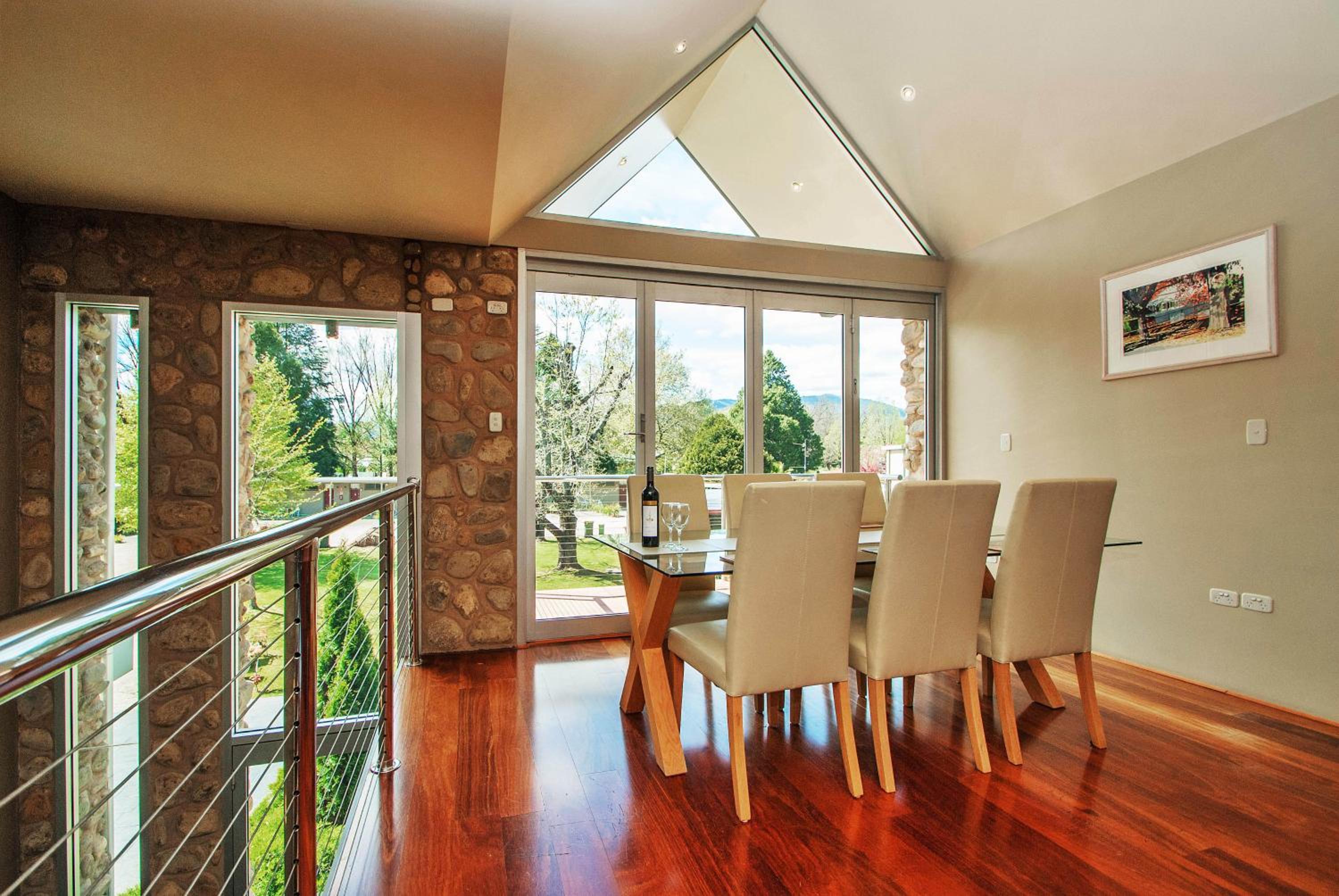 Centenary Peaks Riverview Townhouses Bright
