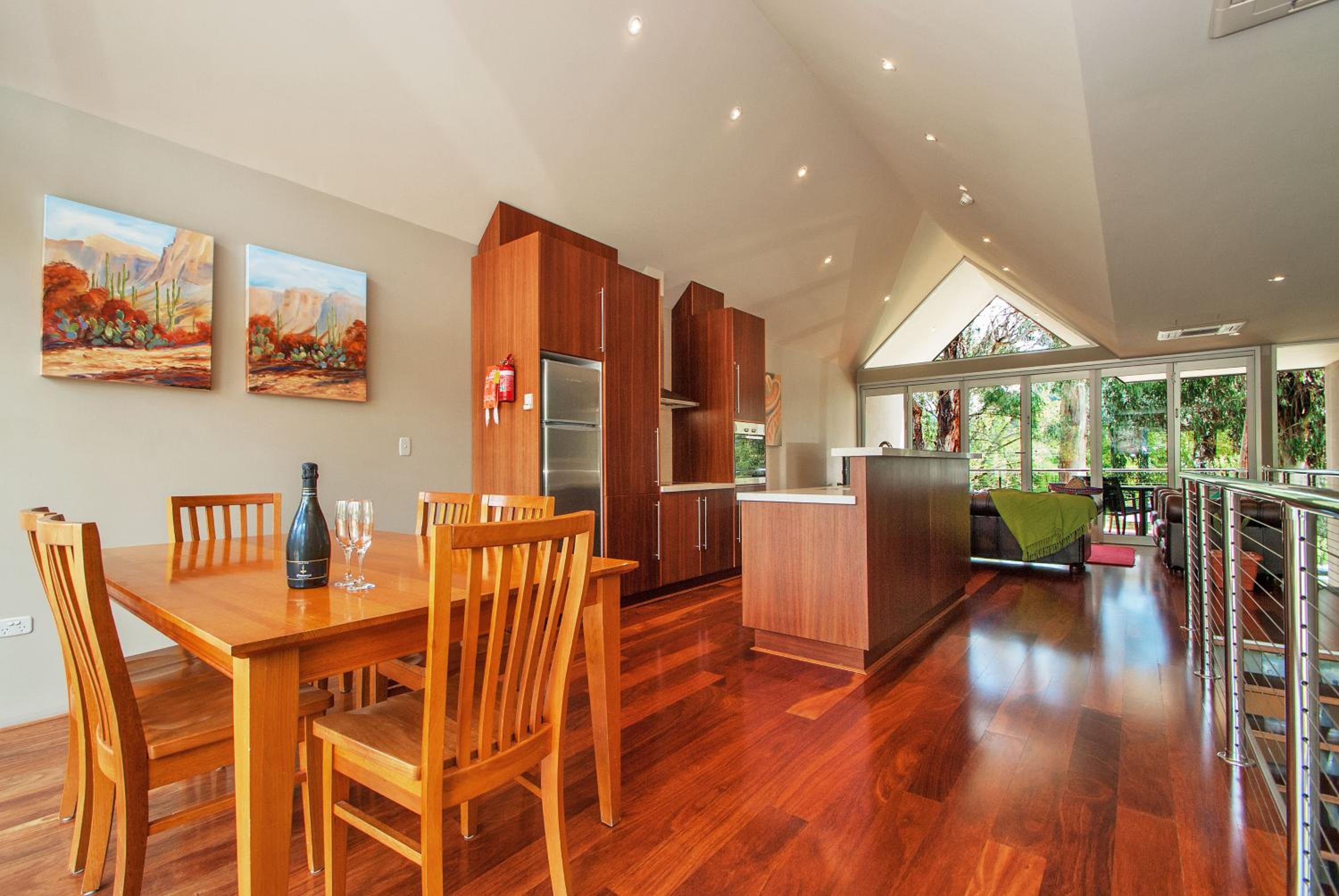 Centenary Peaks Riverview Townhouses Bright
