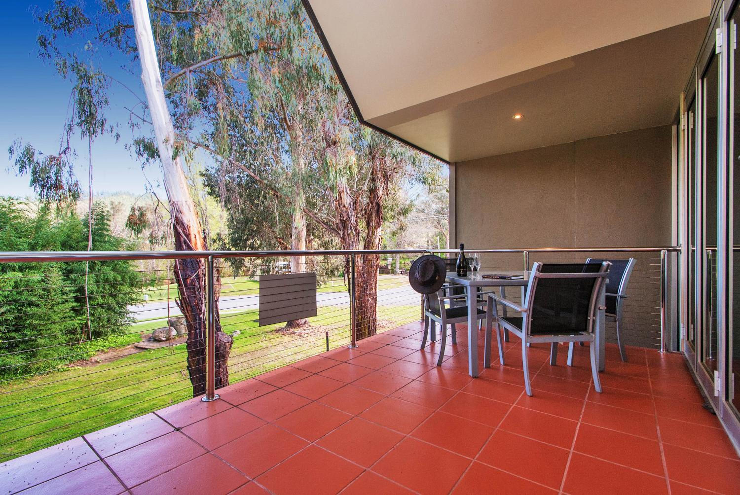 Centenary Peaks Riverview Townhouses Bright
