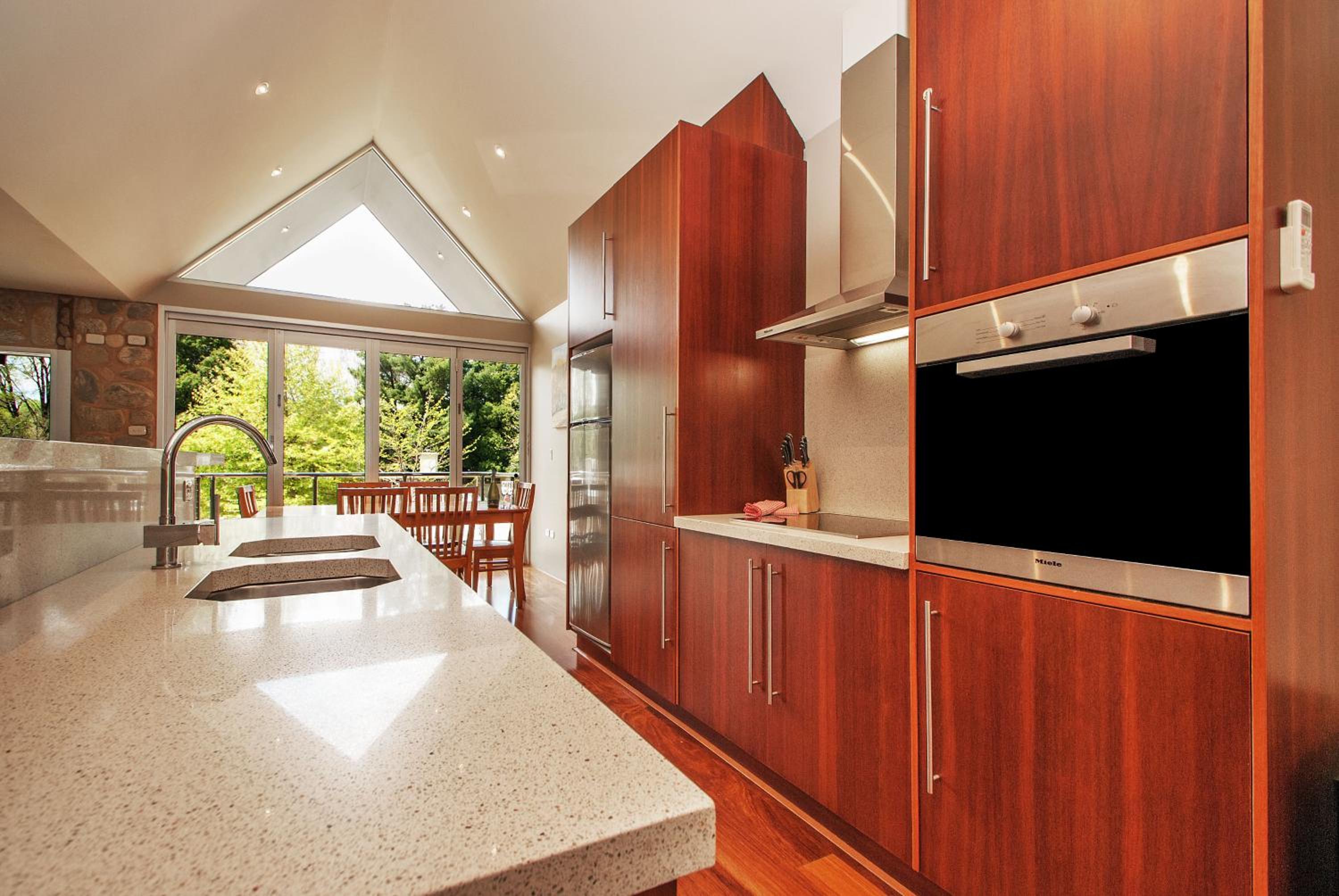 Centenary Peaks Riverview Townhouses Bright