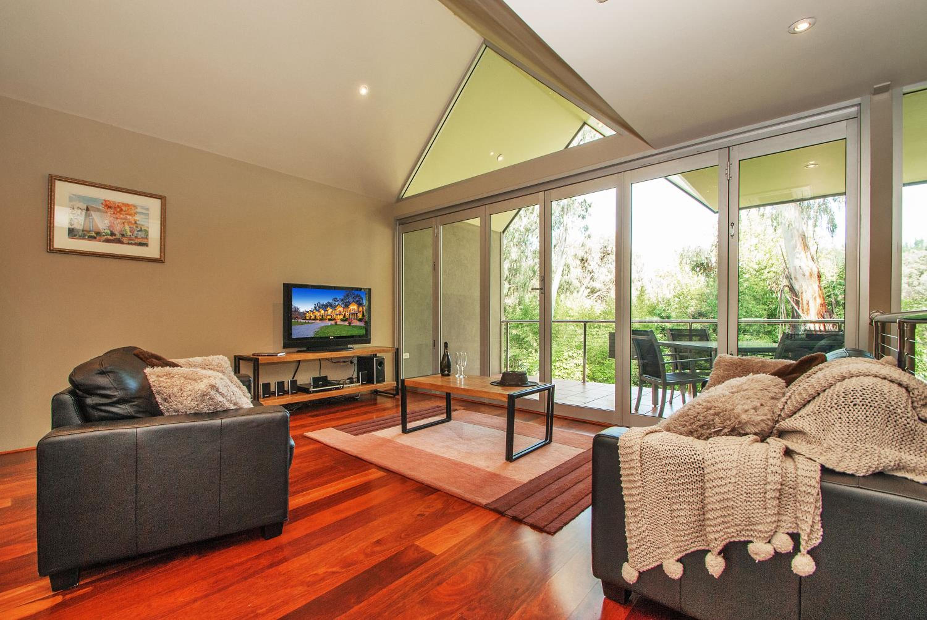 Centenary Peaks Riverview Townhouses Bright