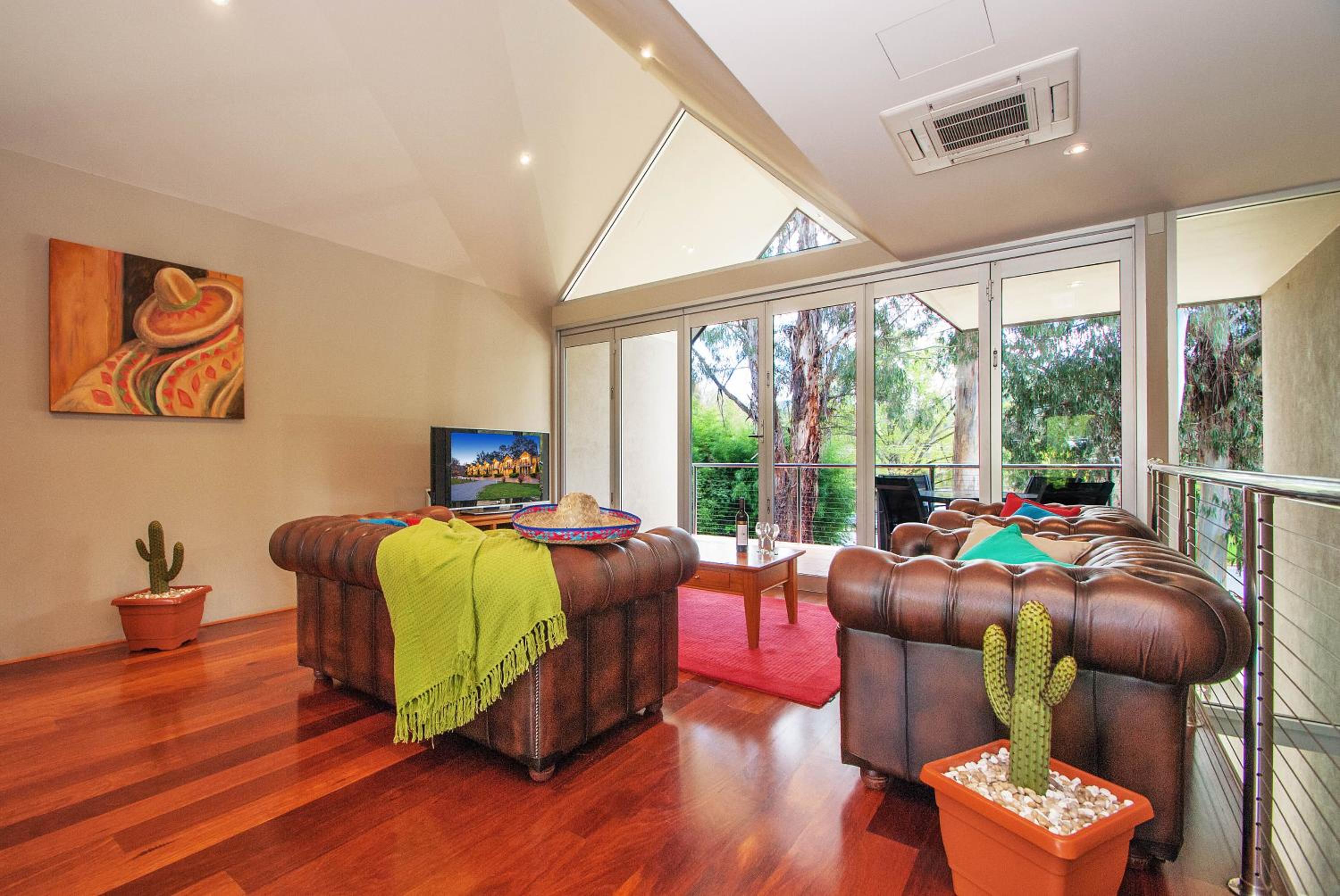 Centenary Peaks Riverview Townhouses Bright