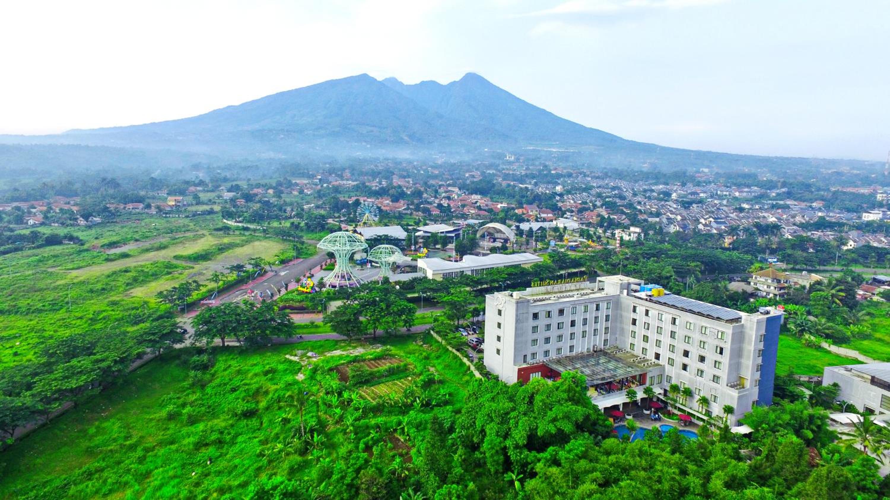 Padjadjaran Suites Resort and Convention Hotel - Image 1