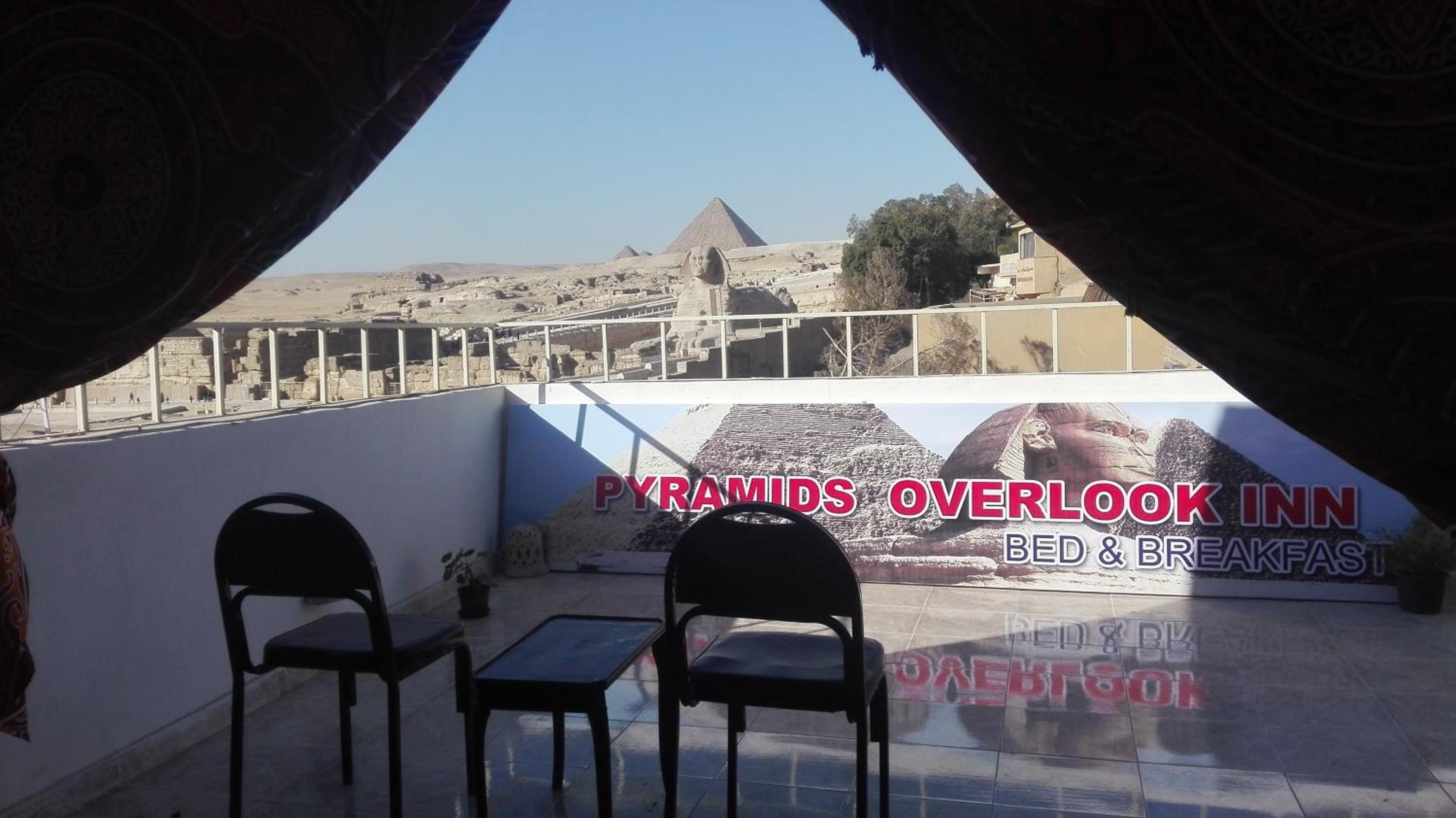 Pyramids Overlook Inn