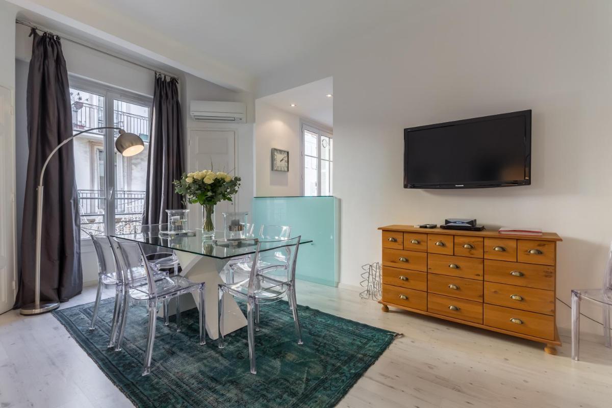 Centrally located modern 2 Bed apartment in Cannes with aircon and high ceilings and modern design 696 photo 5
