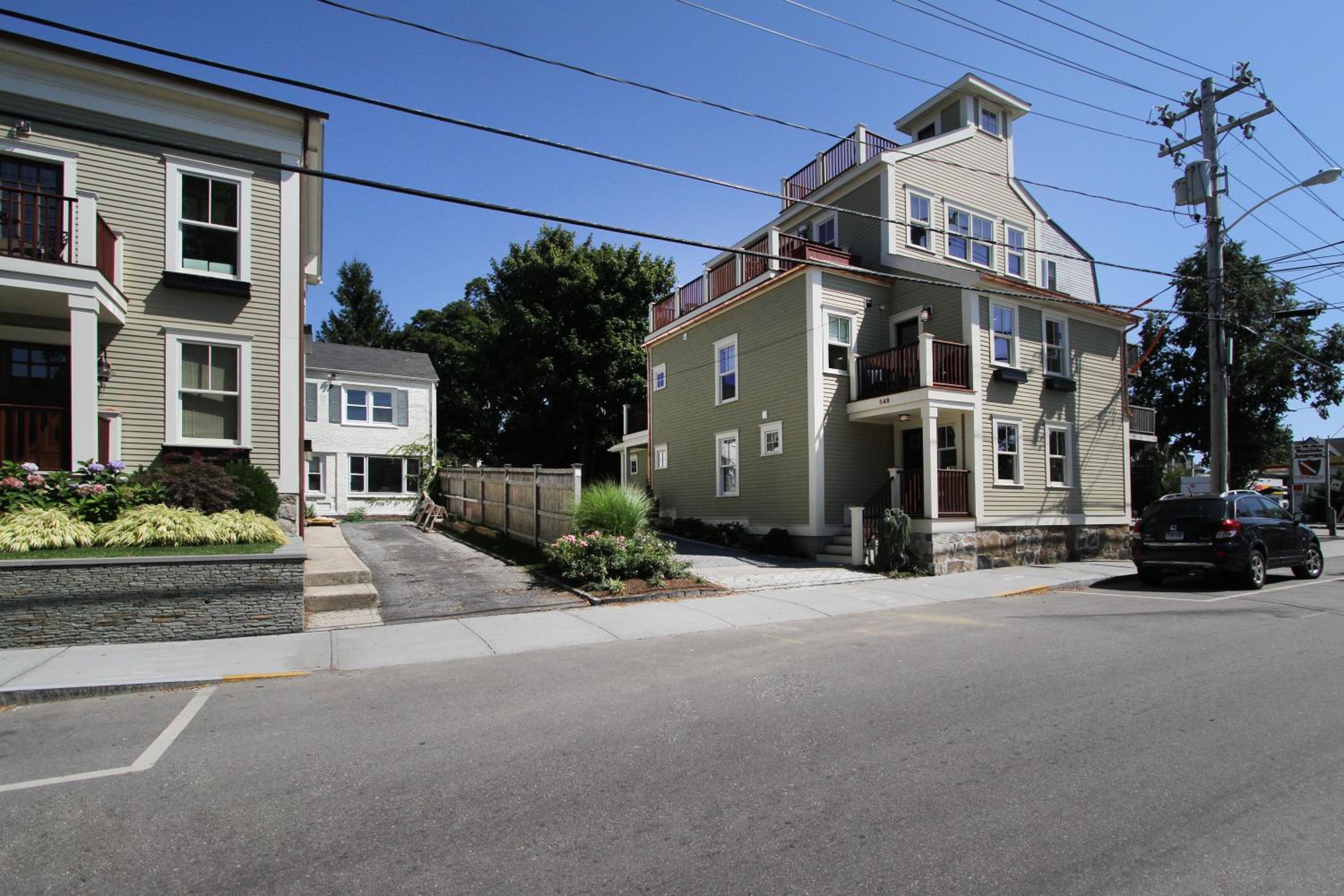 The Newport Lofts - 548 Thames Street