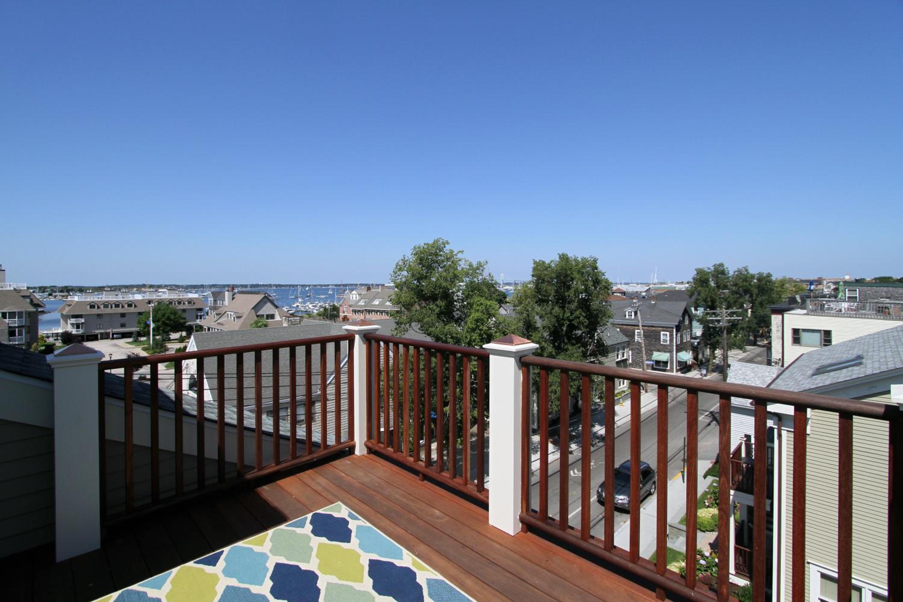 The Newport Lofts - 548 Thames Street