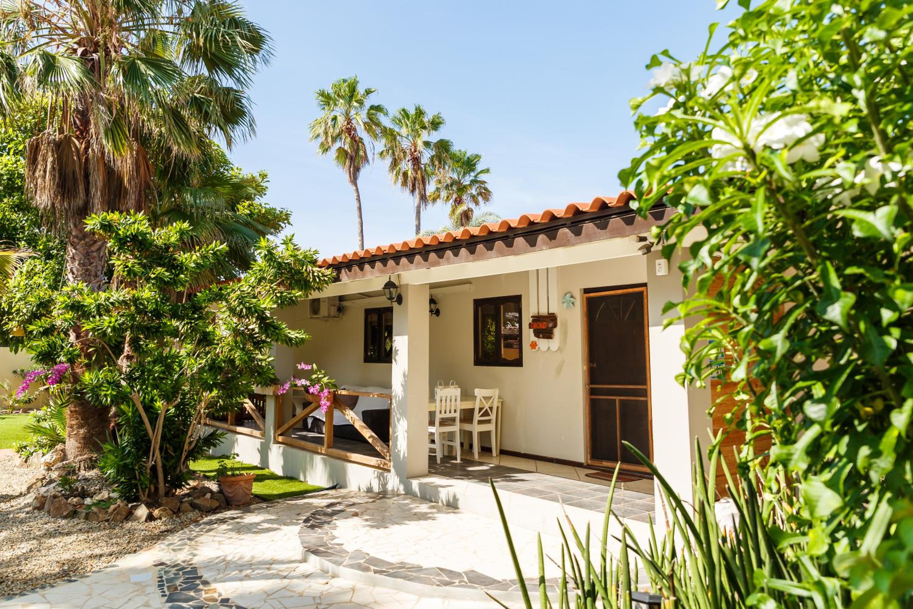 Casalina Garden 2 blocks to Palm Beach & Kitesurfing school