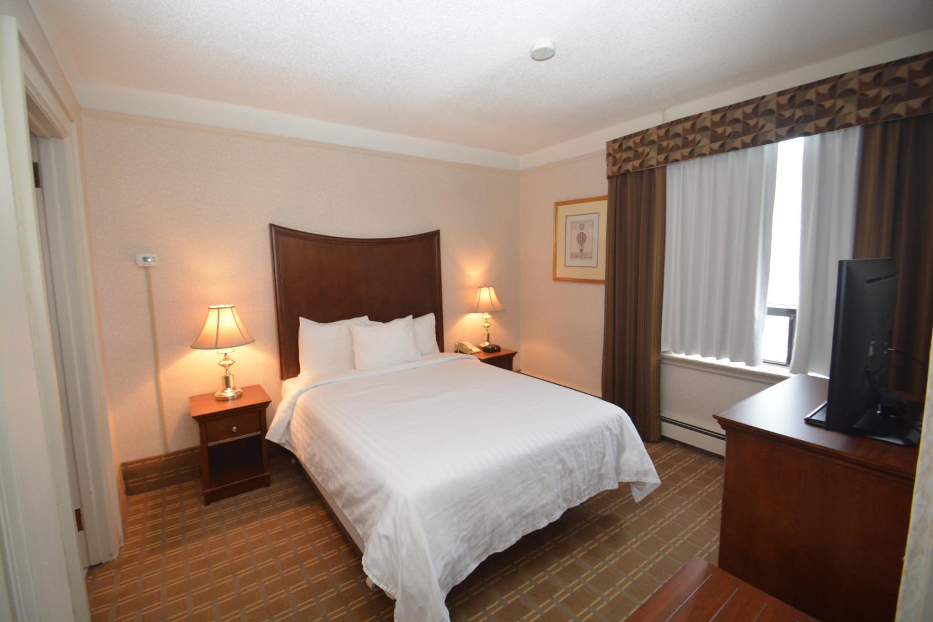 Thunder Bay Vacations - Prince Arthur Waterfront Hotel  Suites - Property Image 2