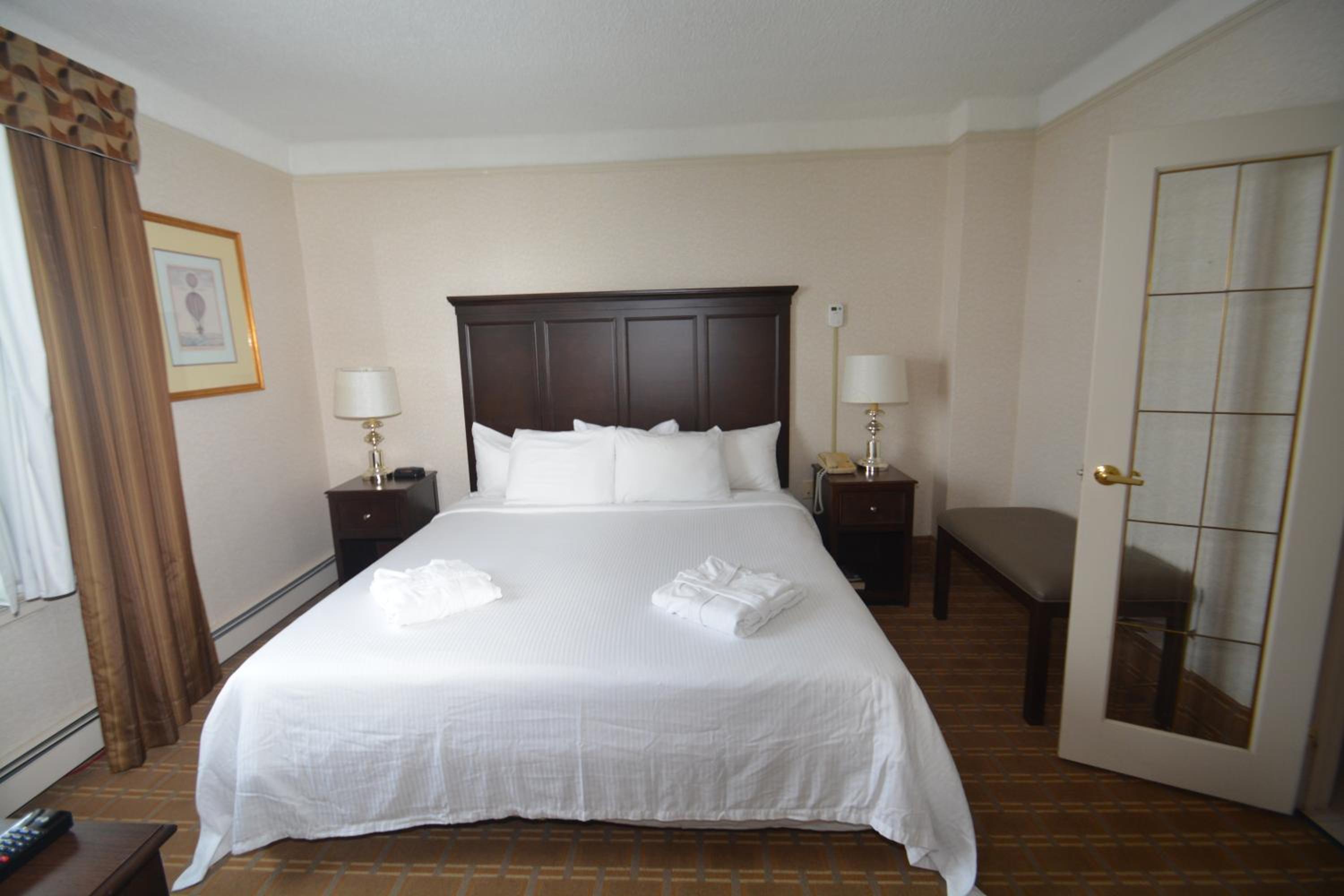 Thunder Bay Vacations - Prince Arthur Waterfront Hotel  Suites - Property Image 4